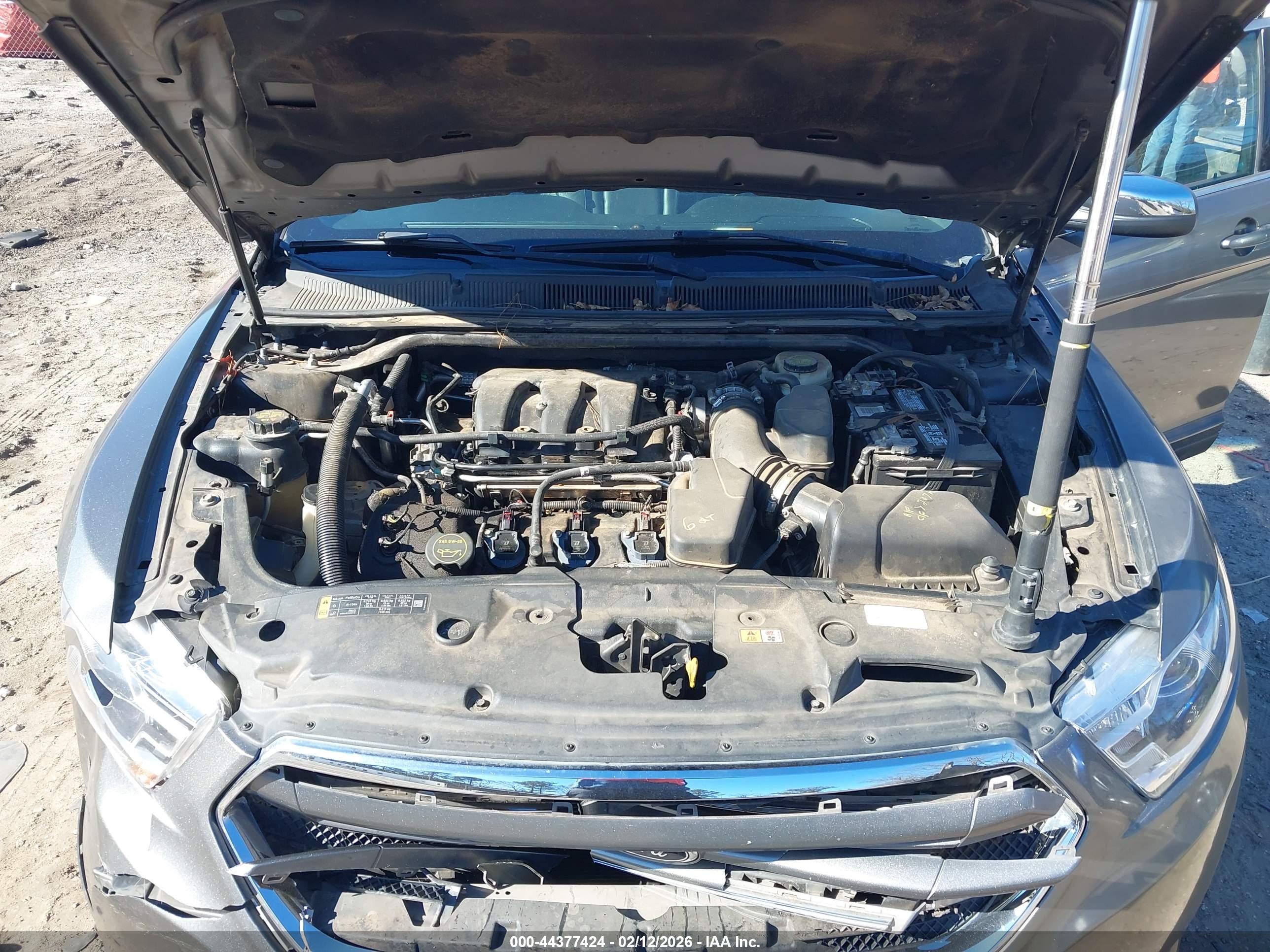 FORD TAURUS image 10