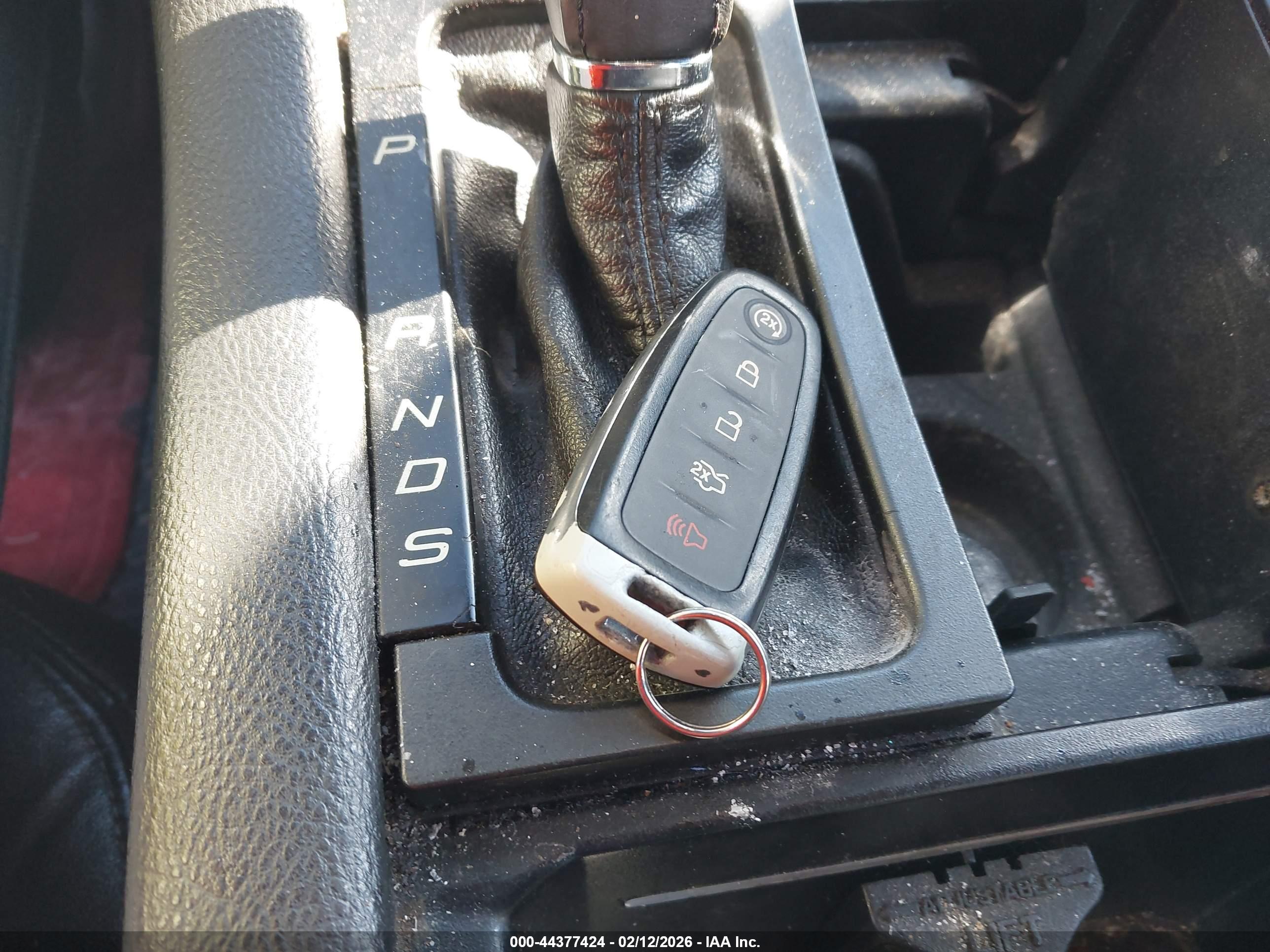 FORD TAURUS image 11