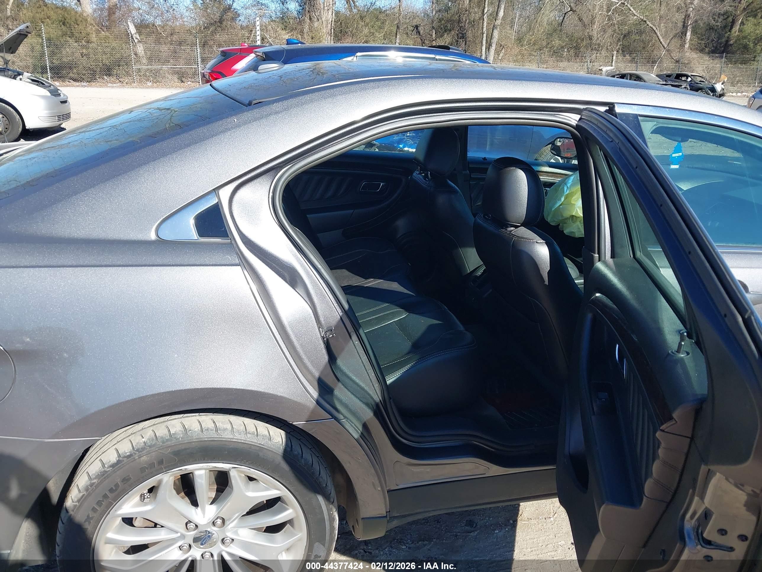 FORD TAURUS image 8