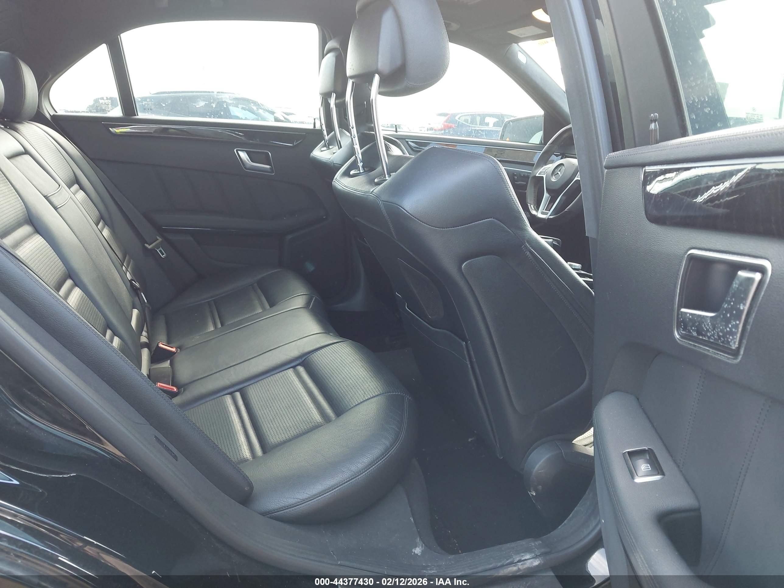 MERCEDES-BENZ E image 8