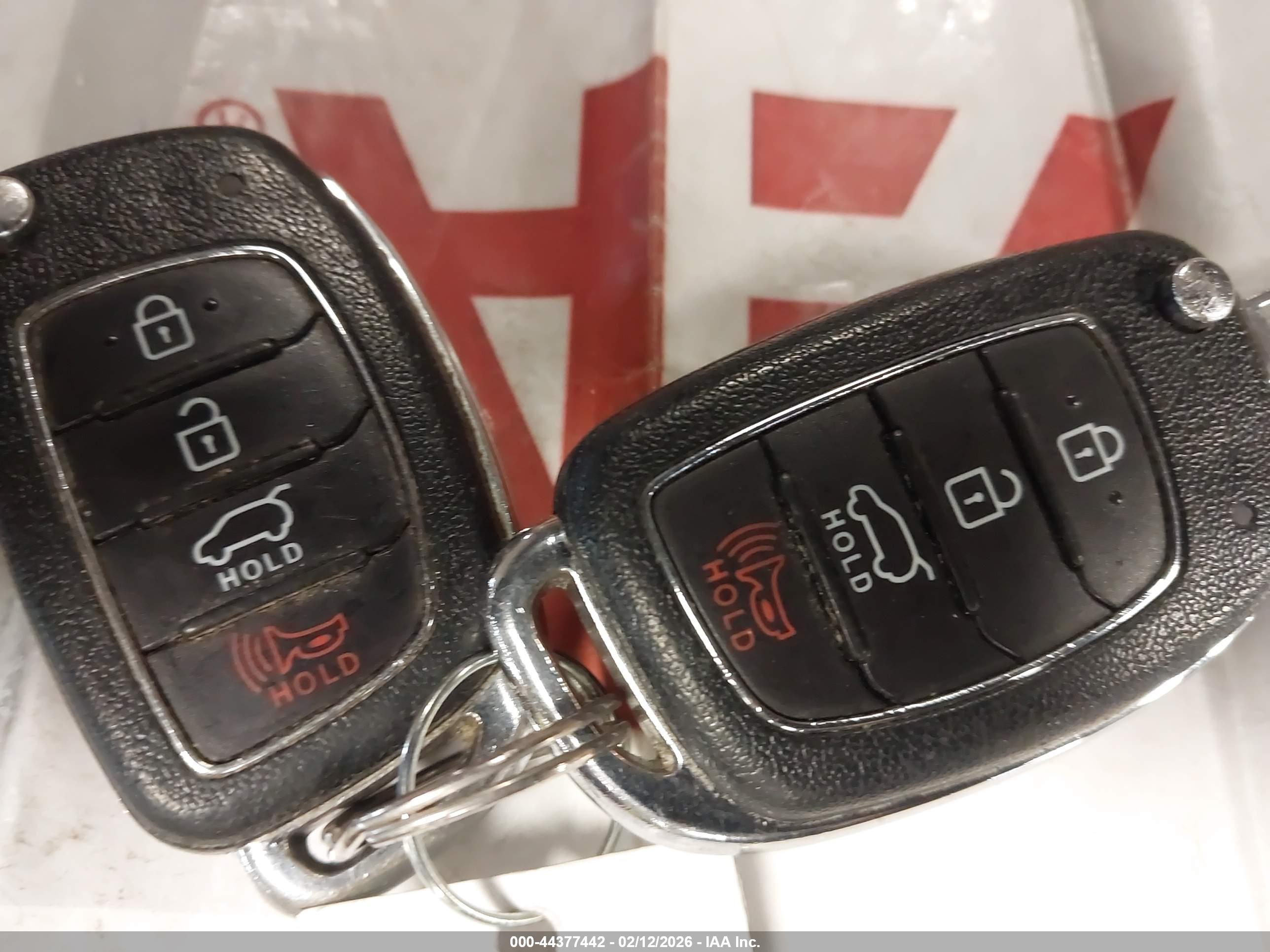 HYUNDAI SANTA image 11
