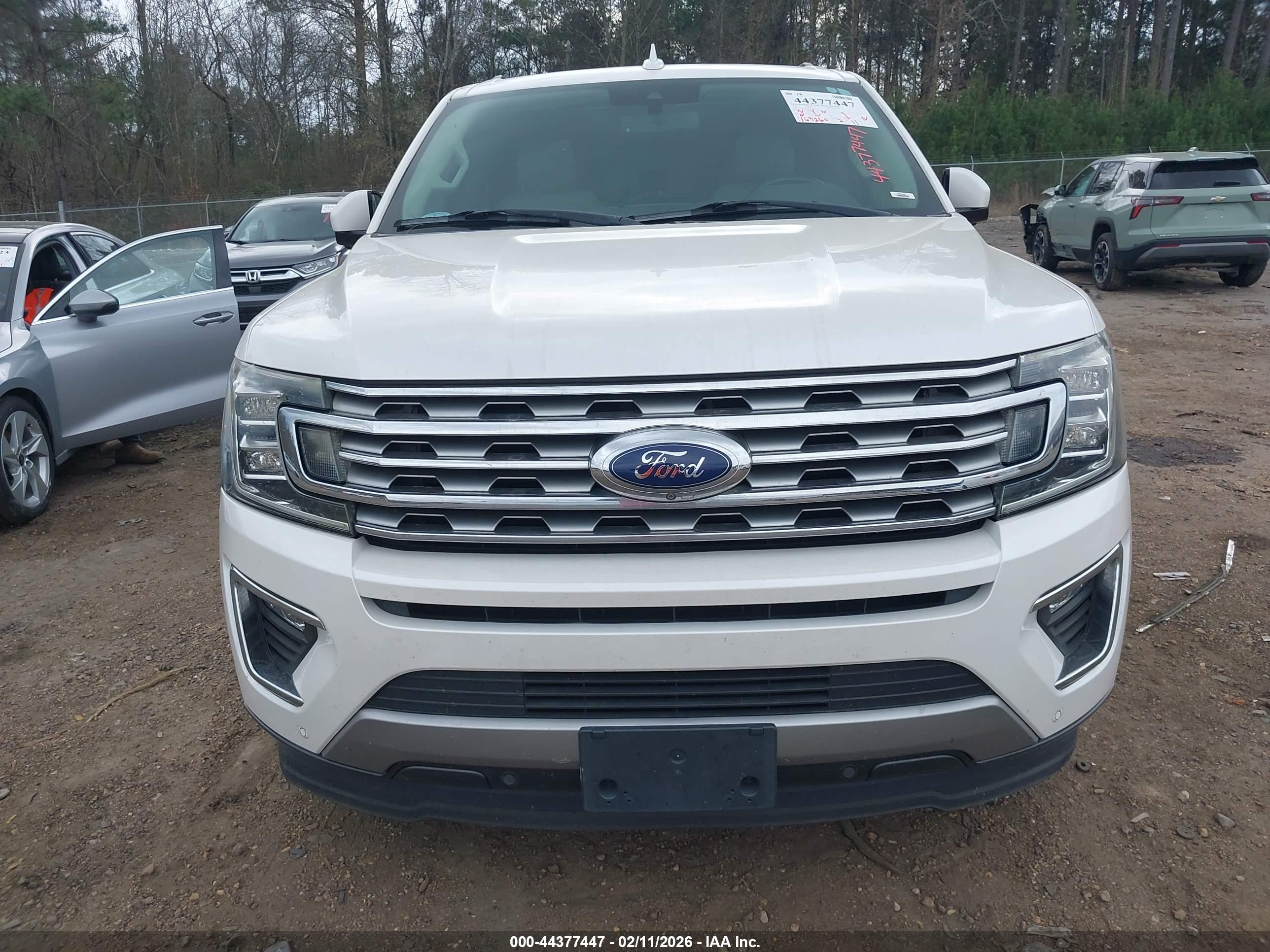 FORD EXPEDITION image 6
