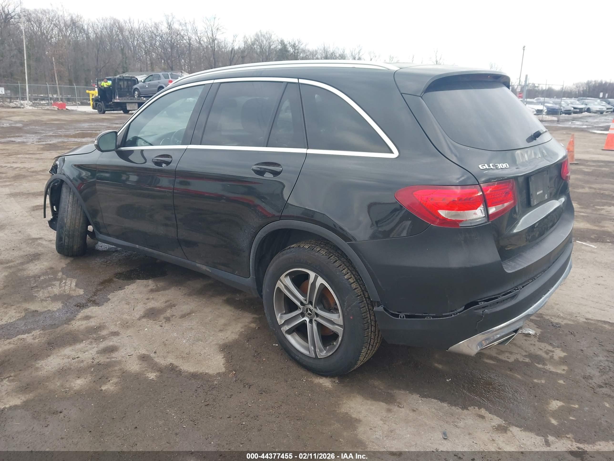 MERCEDES-BENZ GLC image 3