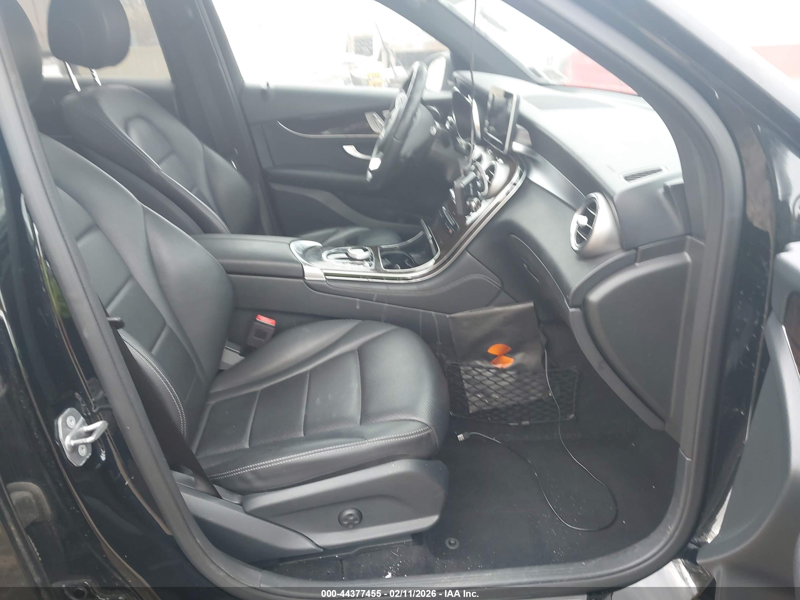 MERCEDES-BENZ GLC image 5