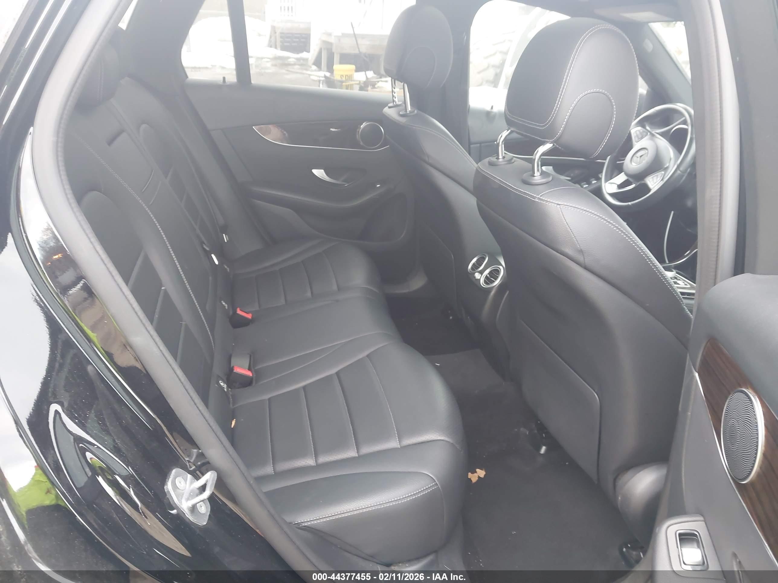 MERCEDES-BENZ GLC image 8
