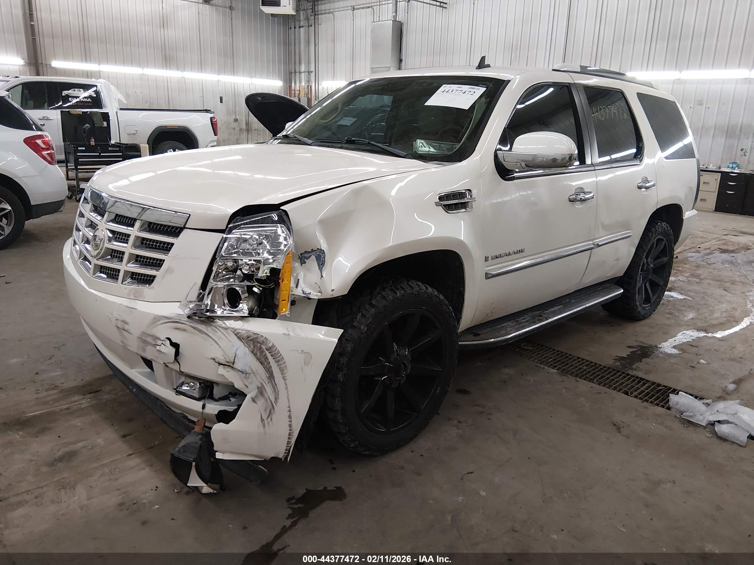 CADILLAC ESCALADE image 2