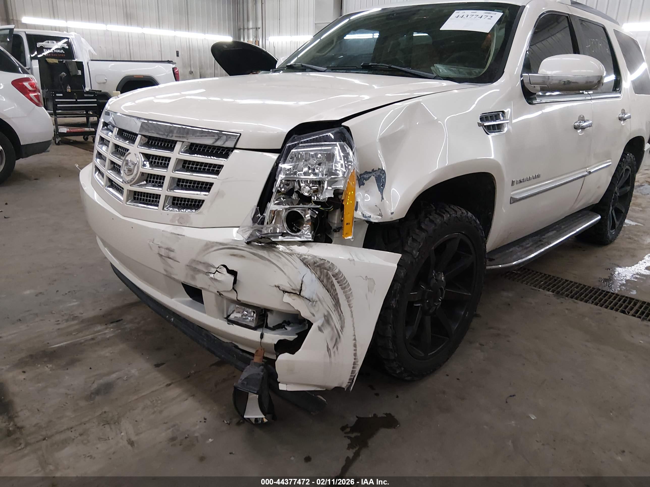 CADILLAC ESCALADE image 6