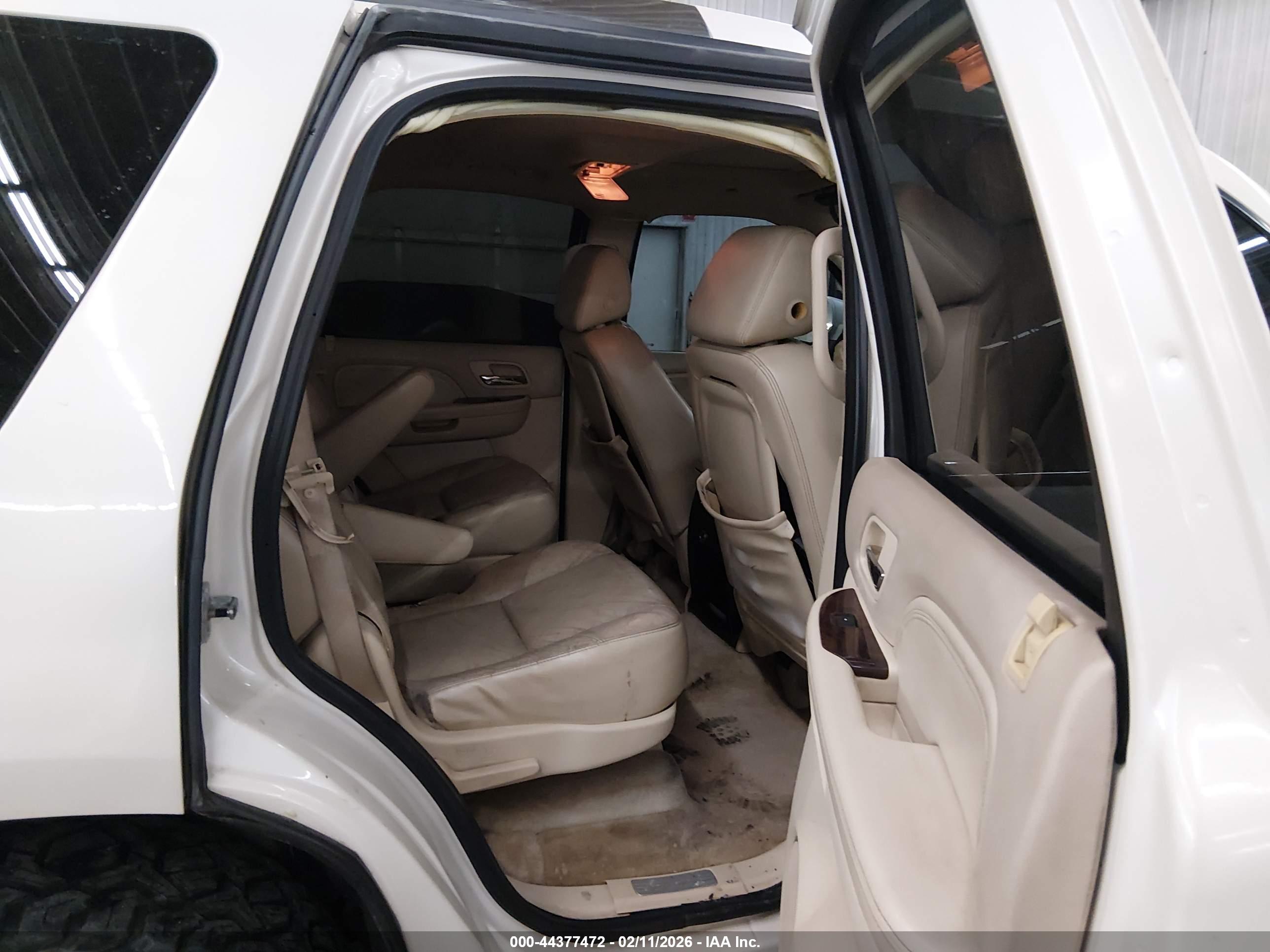 CADILLAC ESCALADE image 8