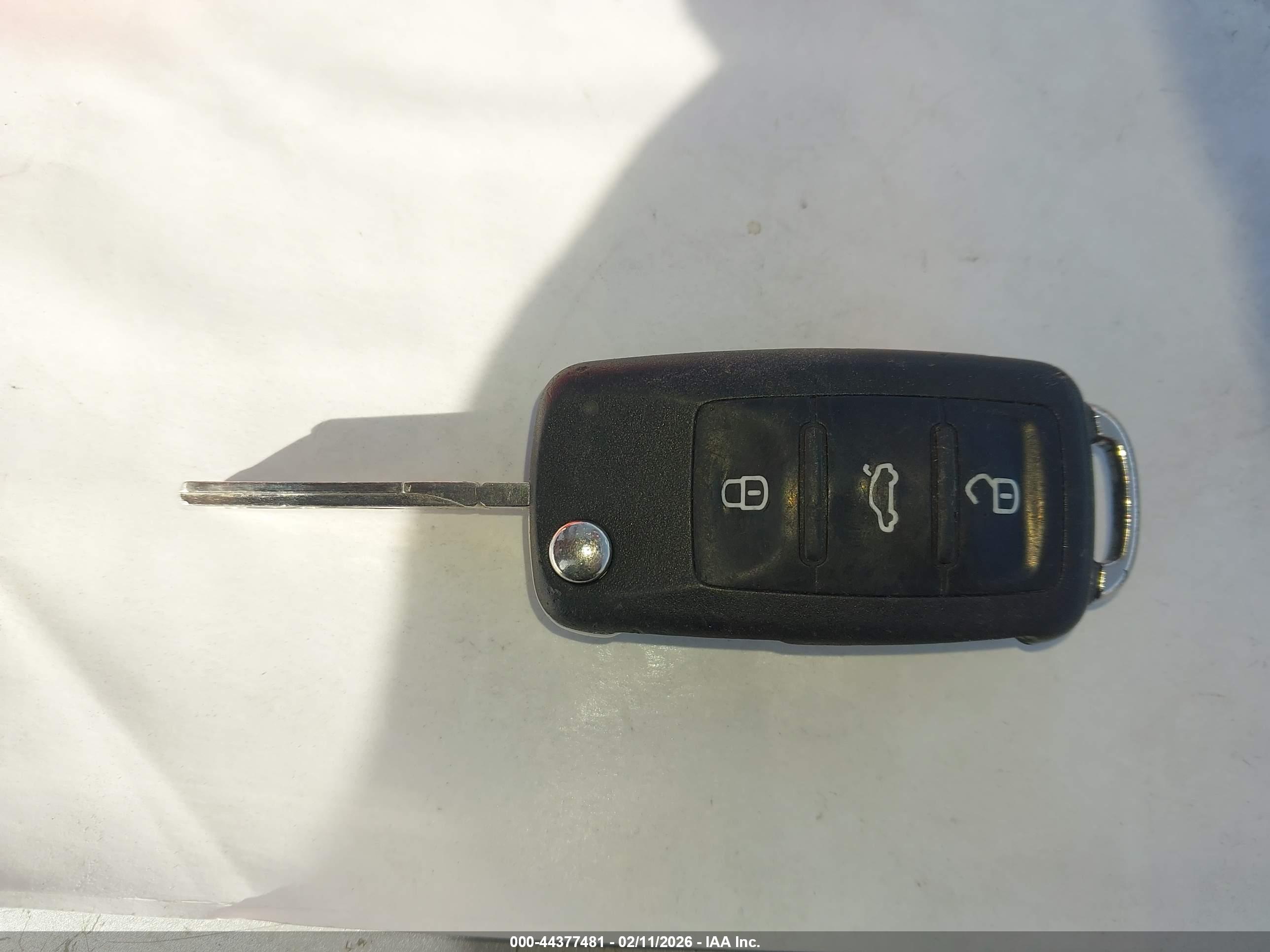 VOLKSWAGEN PASSAT image 11
