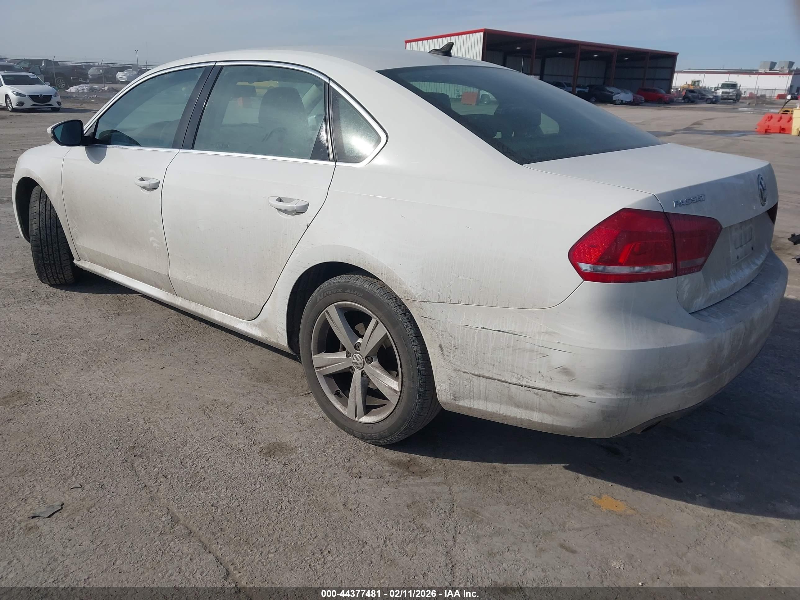 VOLKSWAGEN PASSAT image 3