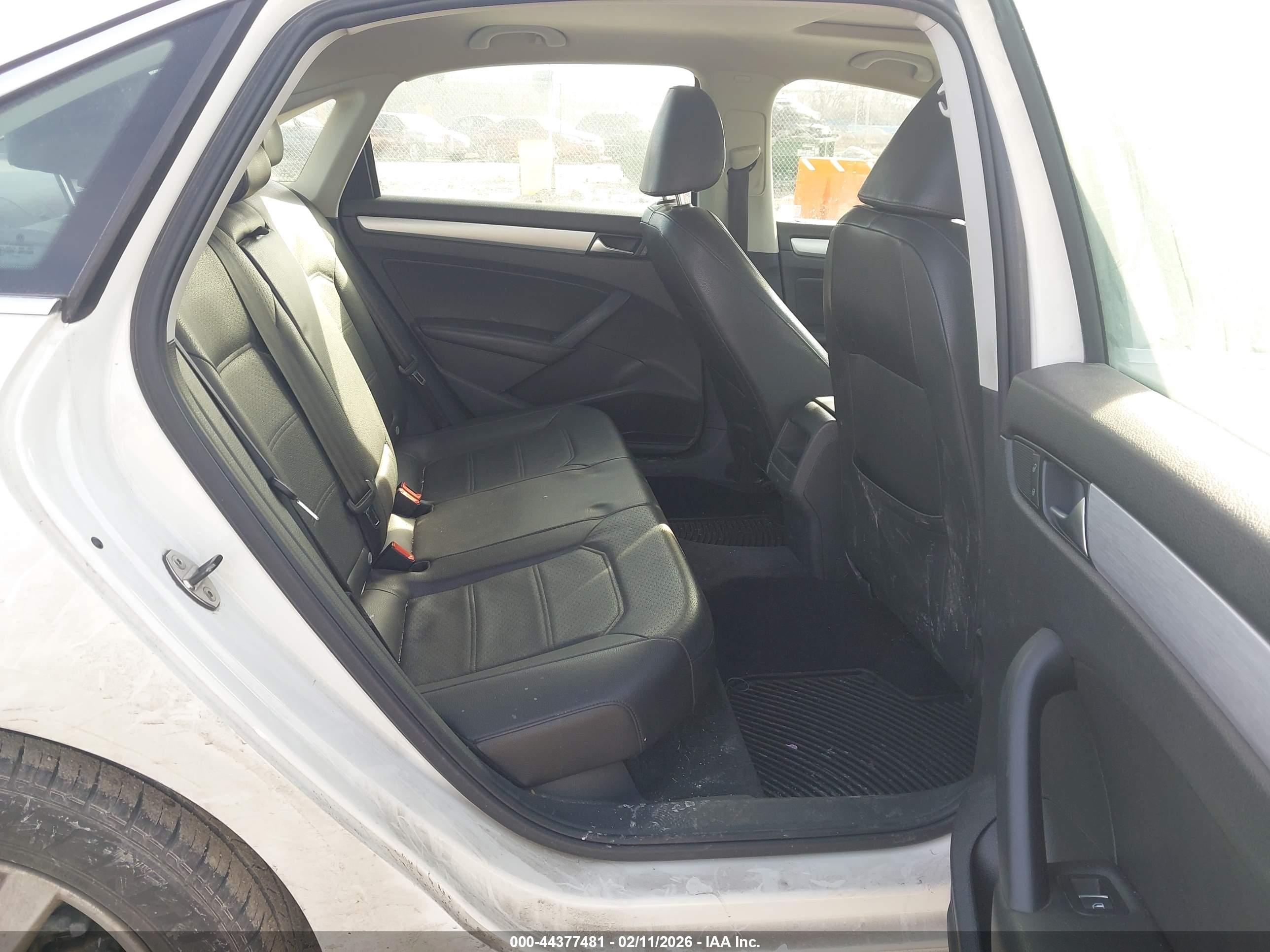 VOLKSWAGEN PASSAT image 8