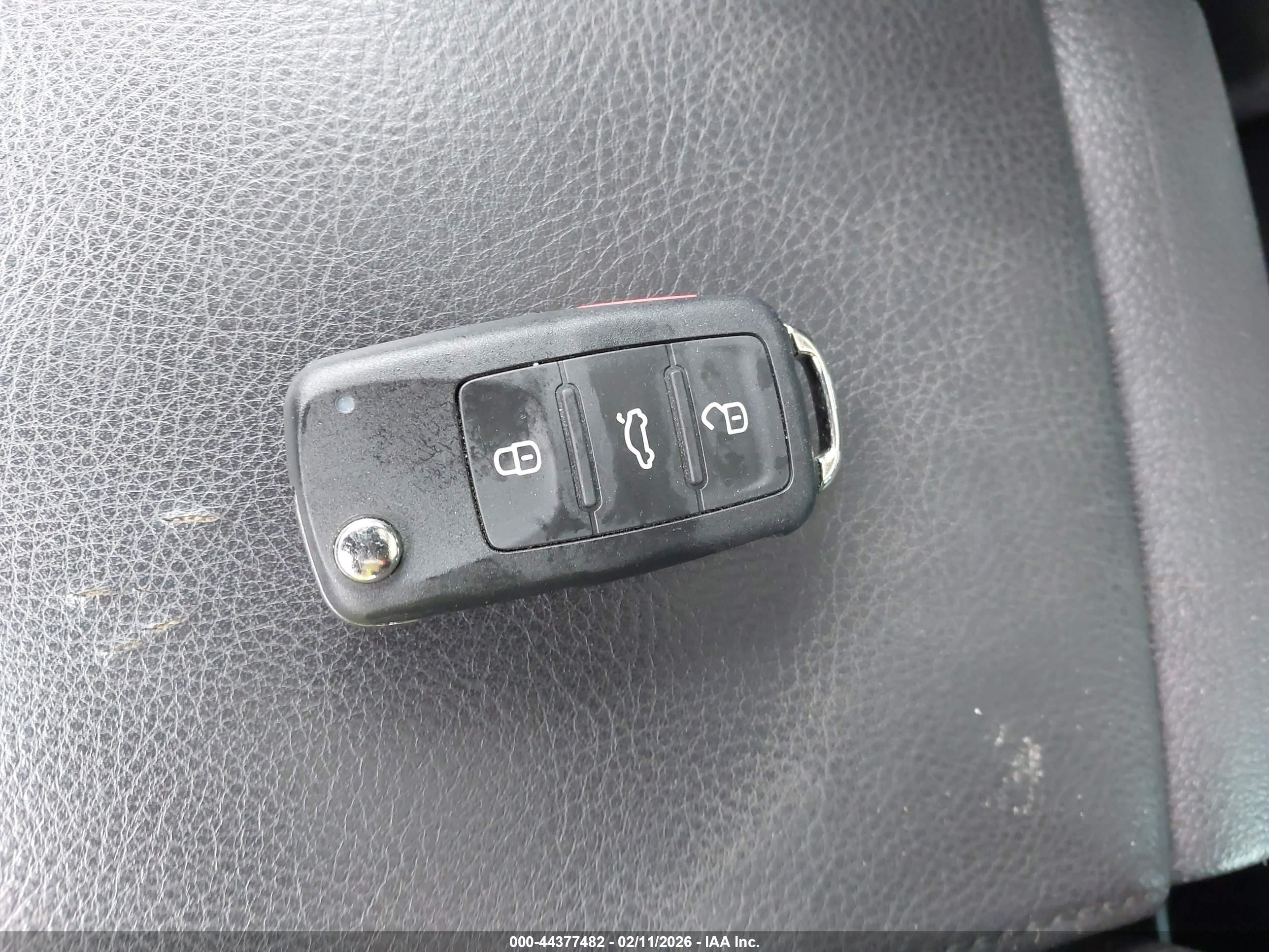 VOLKSWAGEN TIGUAN image 11