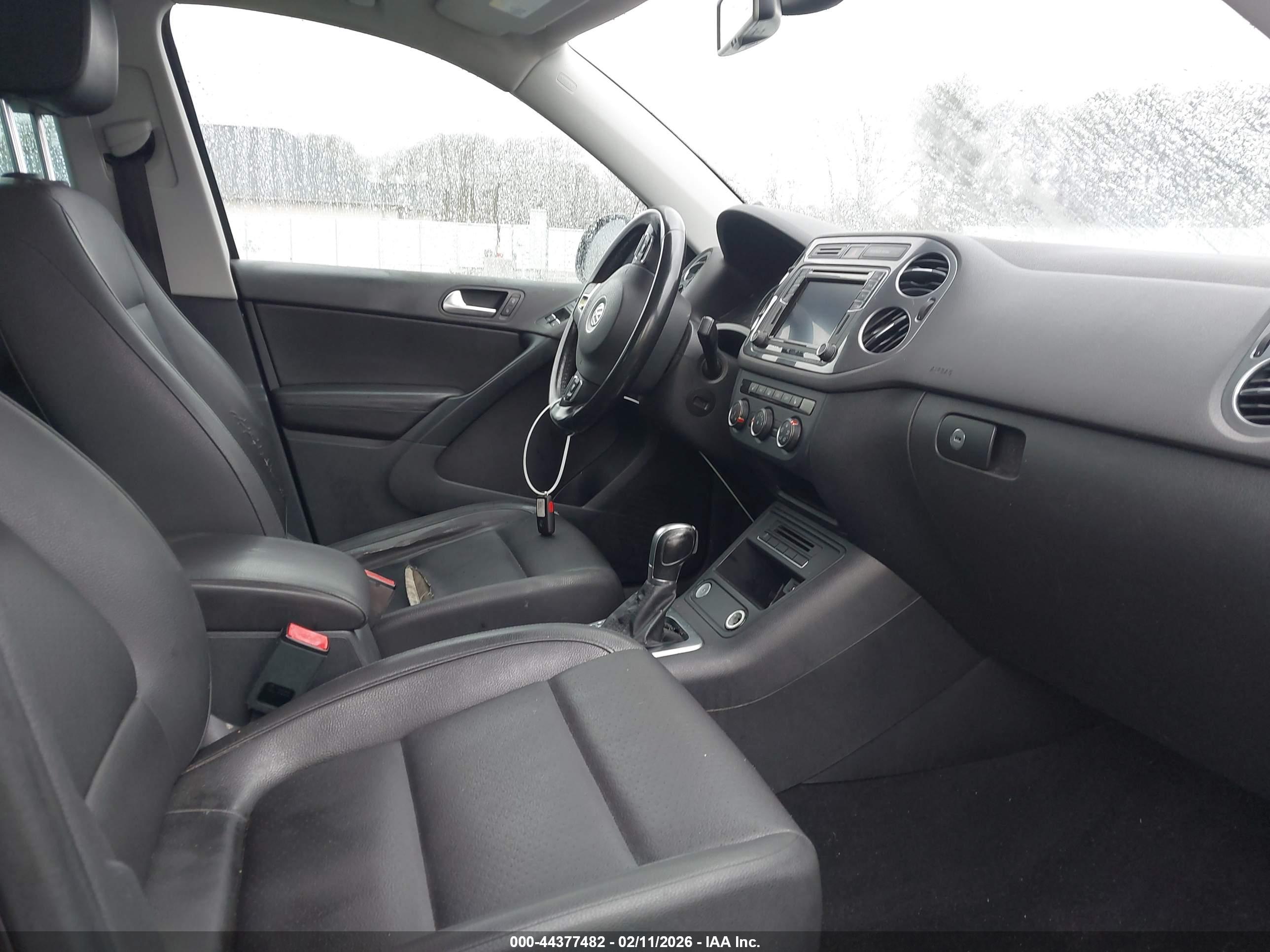 VOLKSWAGEN TIGUAN image 5
