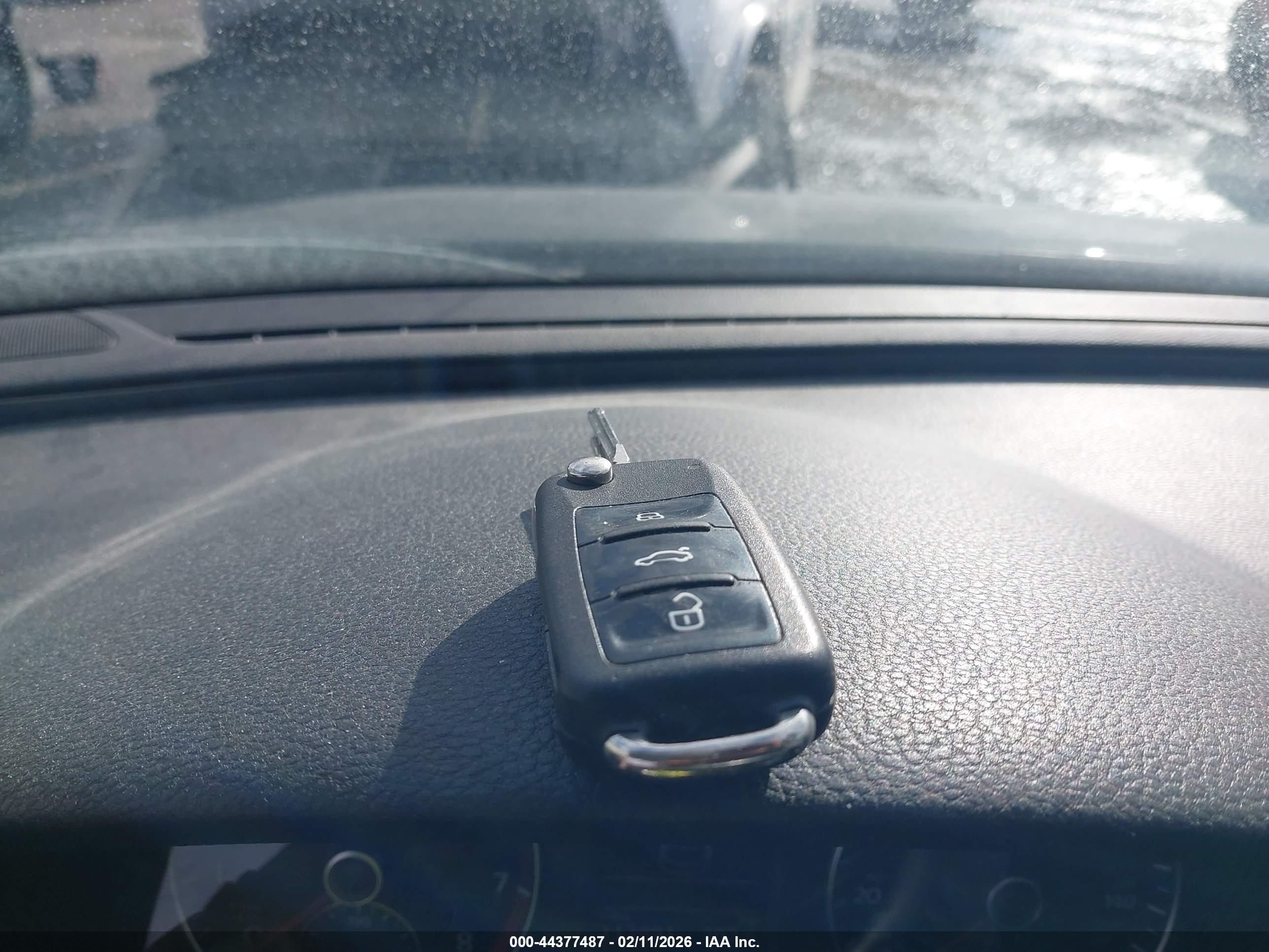 VOLKSWAGEN PASSAT image 11