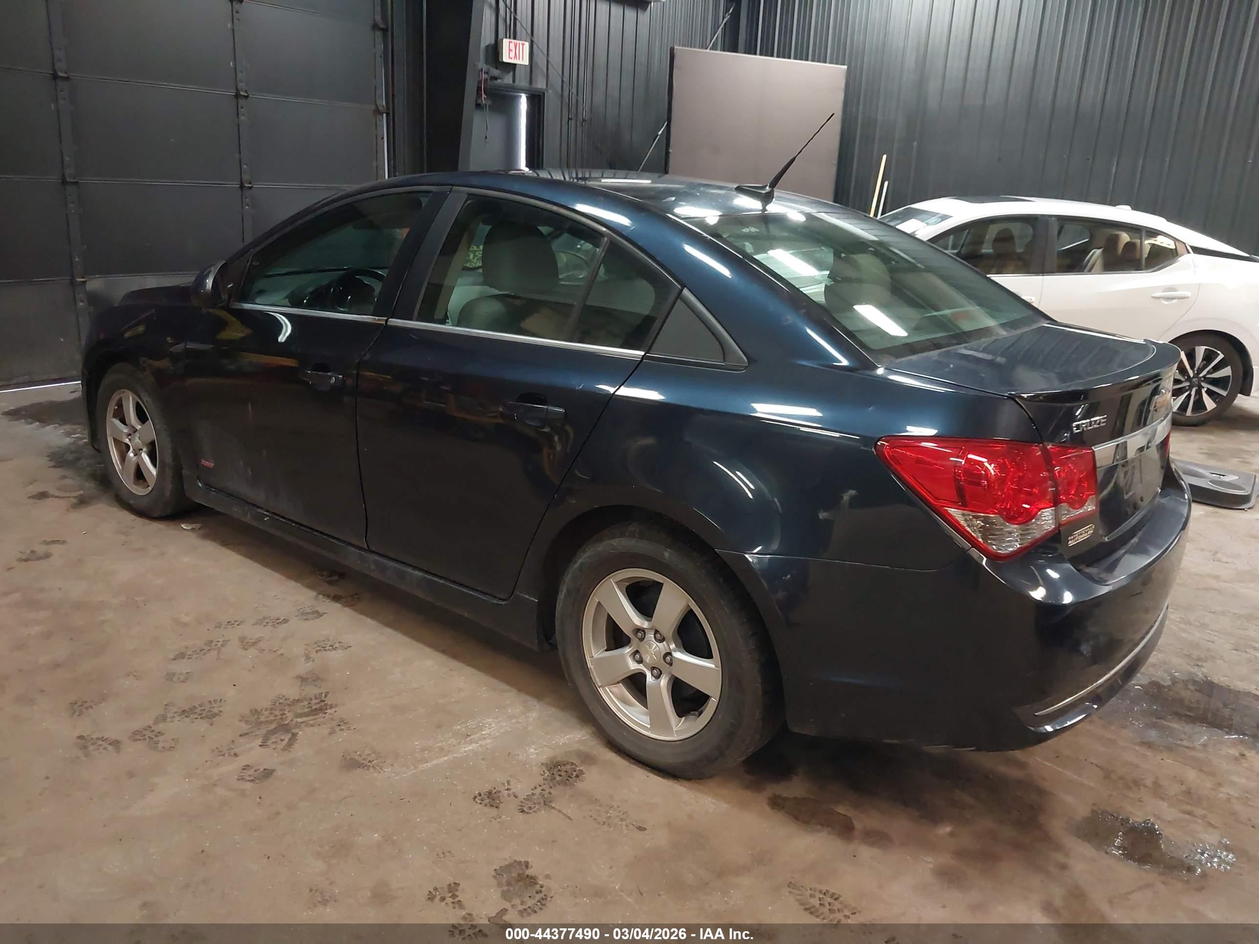 CHEVROLET CRUZE image 3