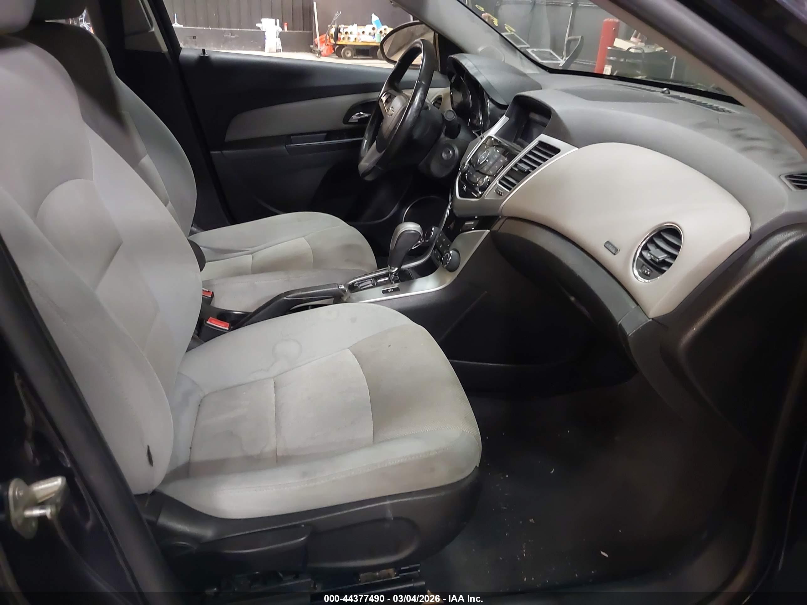 CHEVROLET CRUZE image 5