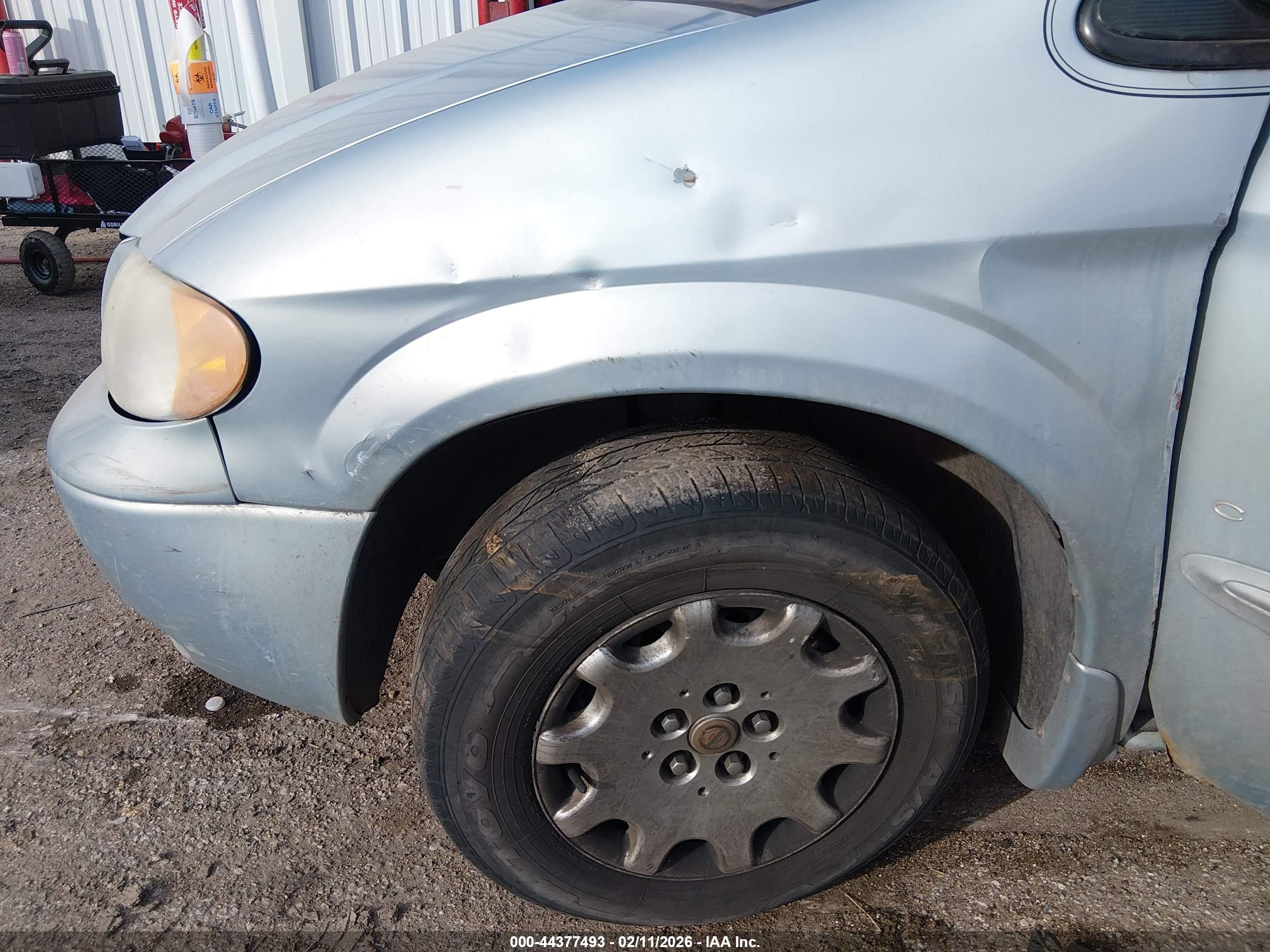 CHRYSLER TOWN image 6