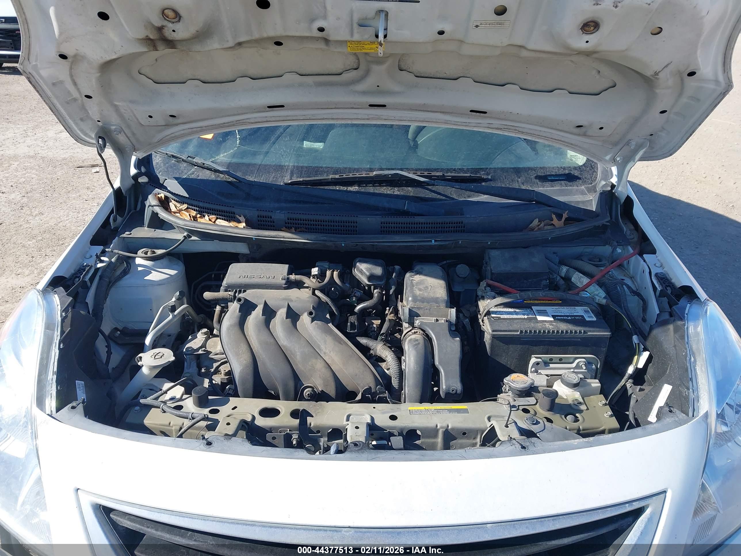 NISSAN VERSA image 10