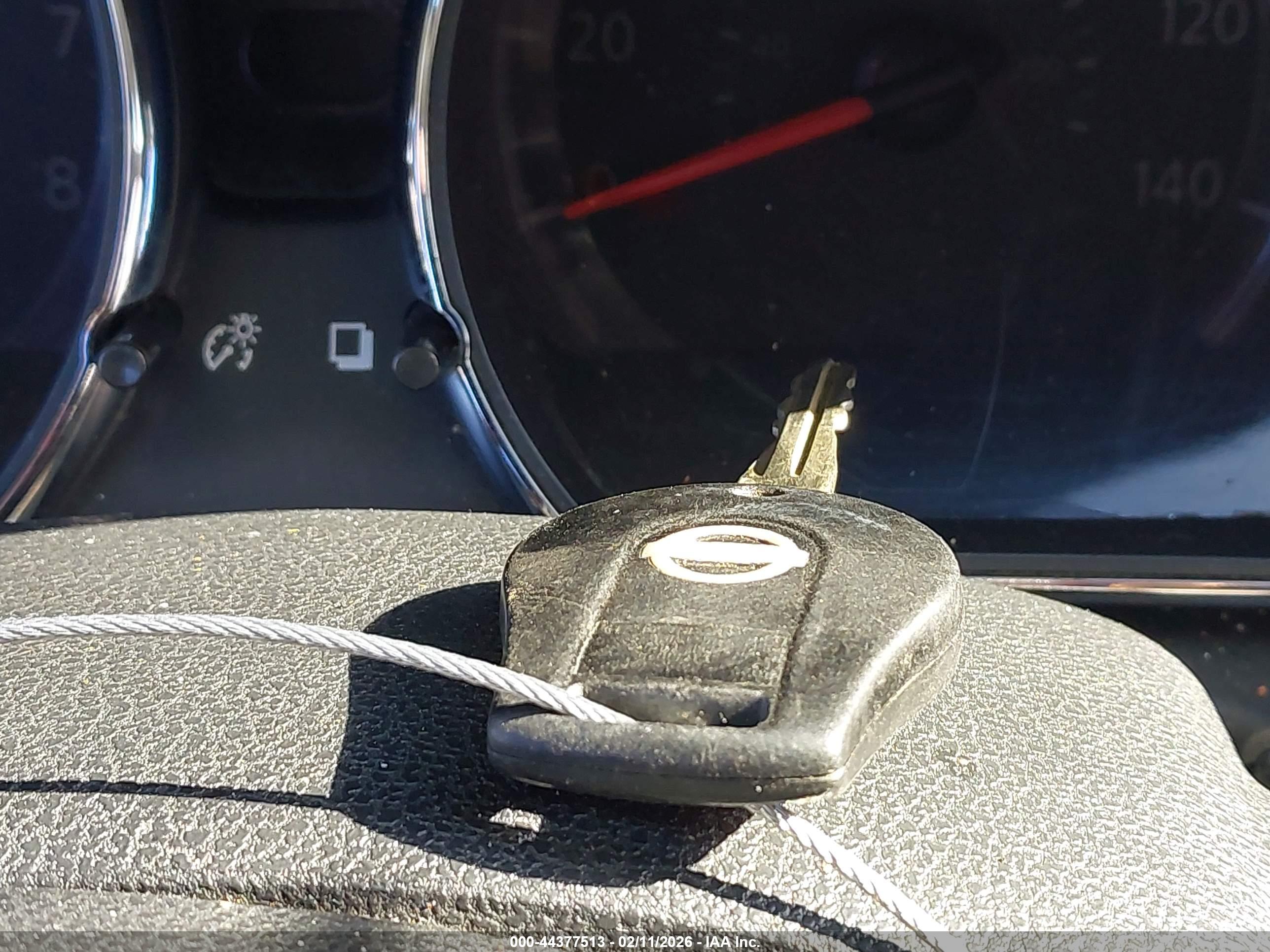 NISSAN VERSA image 11