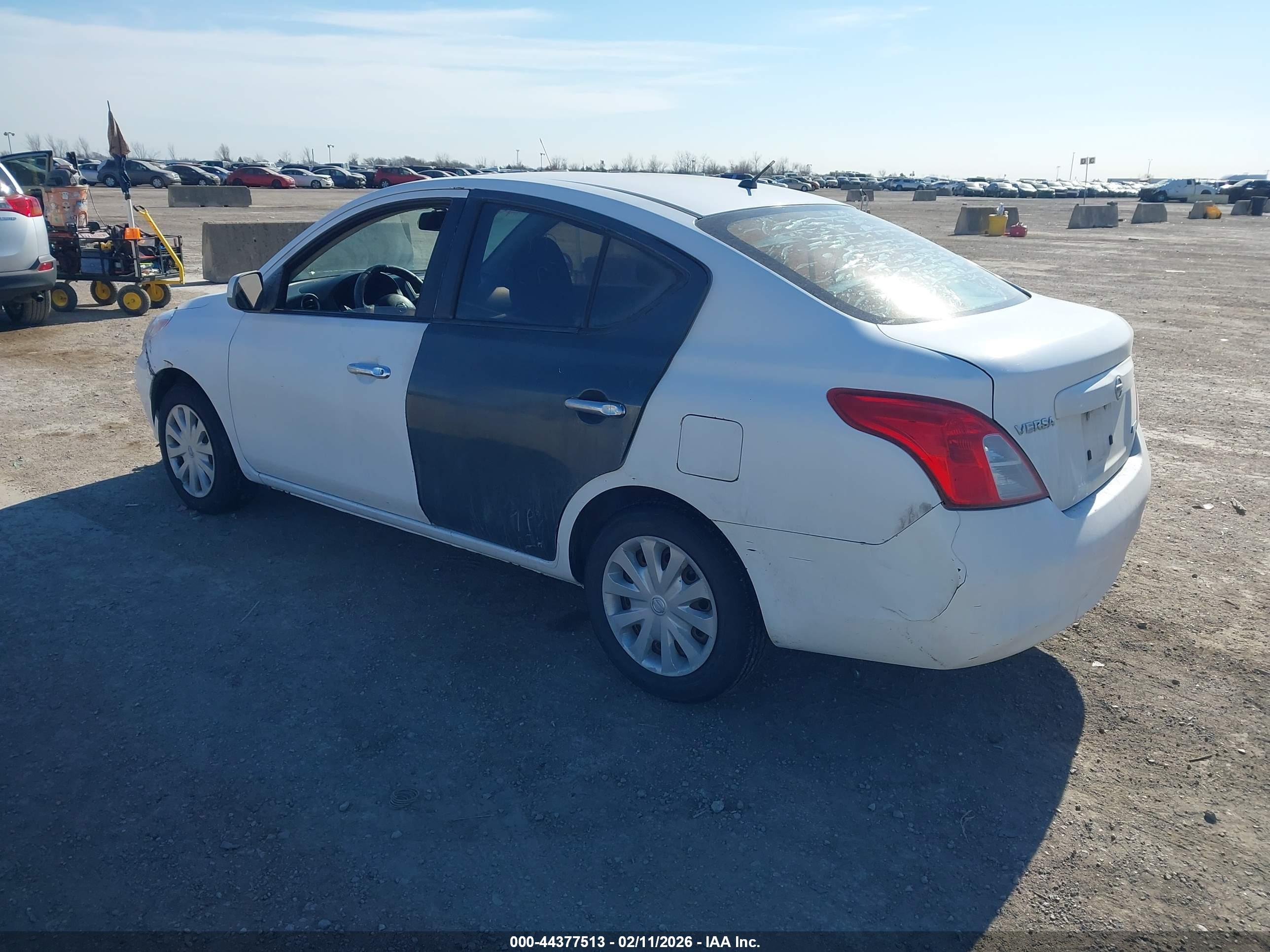 NISSAN VERSA image 3