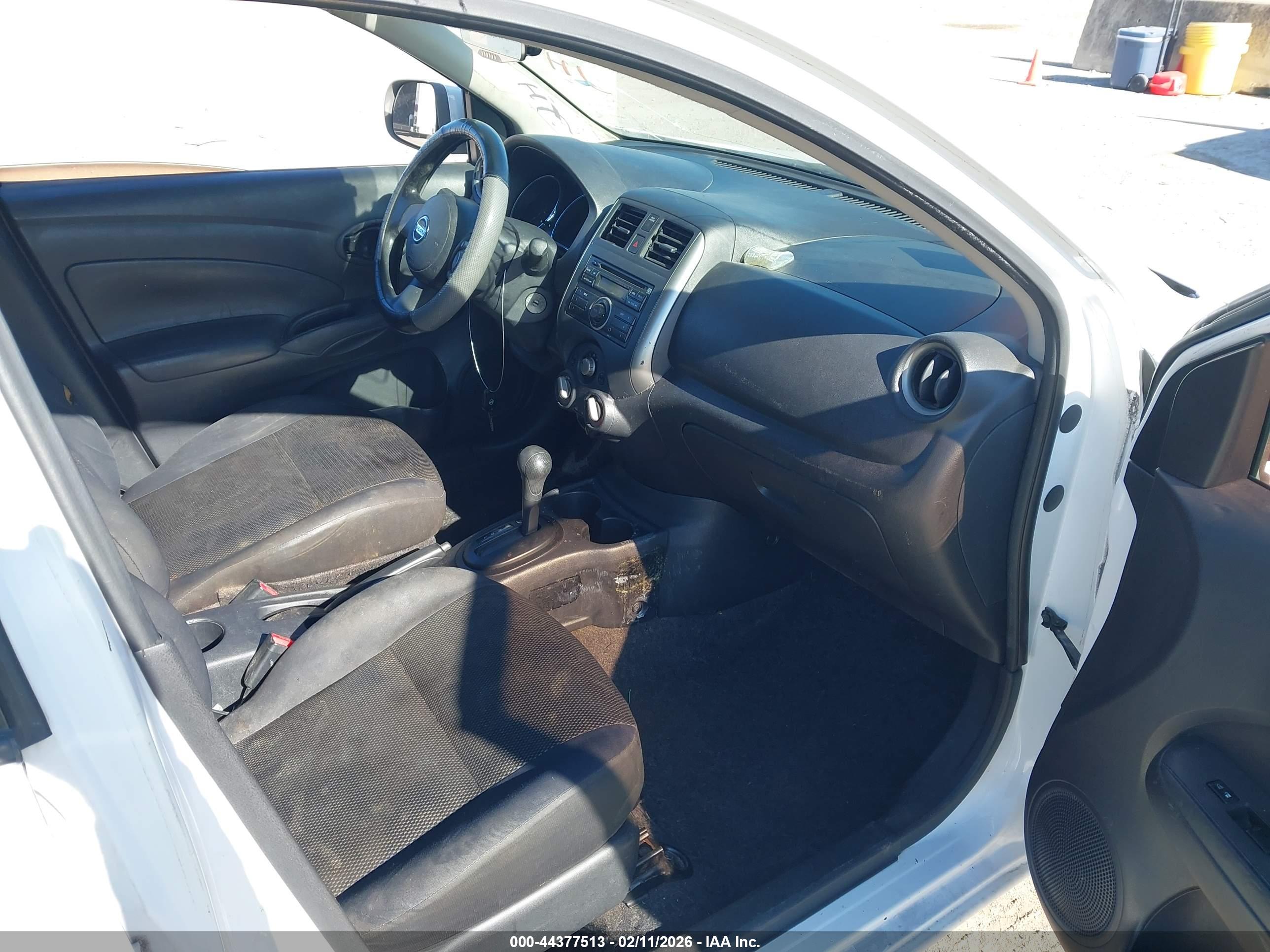 NISSAN VERSA image 5