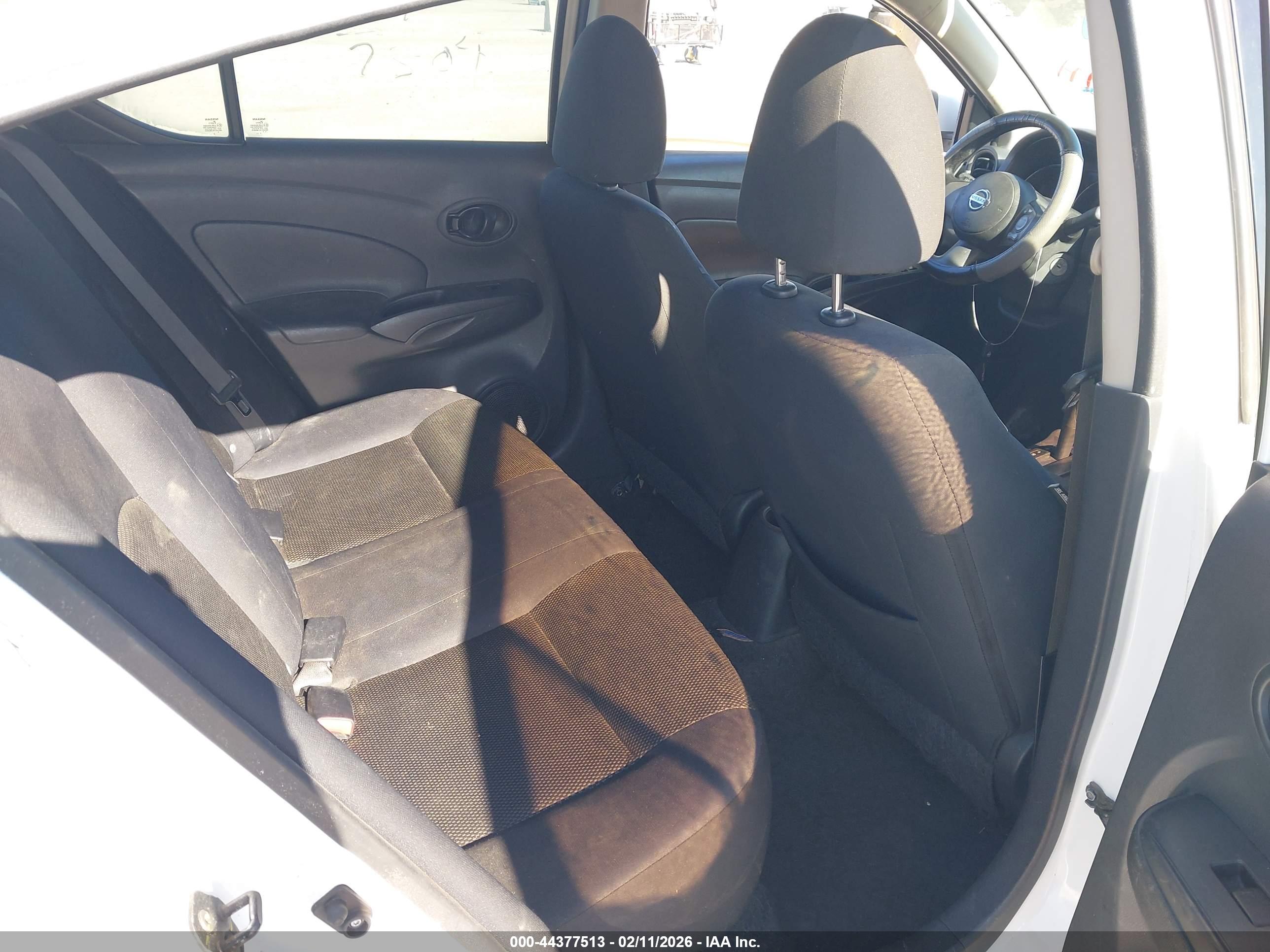 NISSAN VERSA image 8