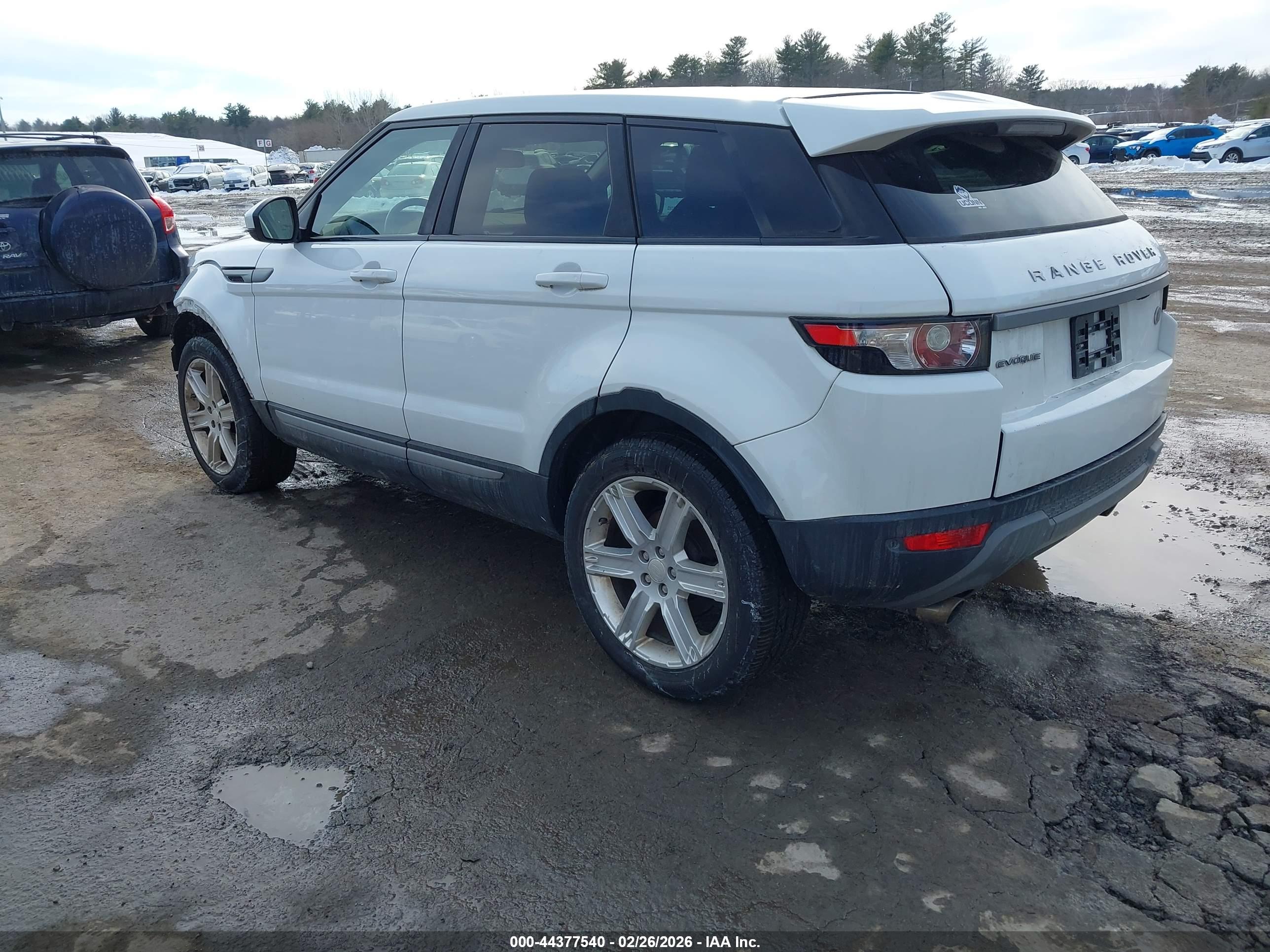 LAND ROVER image 3