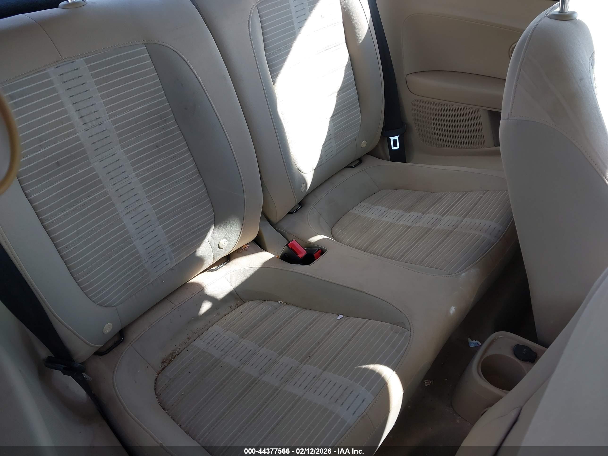 VOLKSWAGEN BEETLE image 8