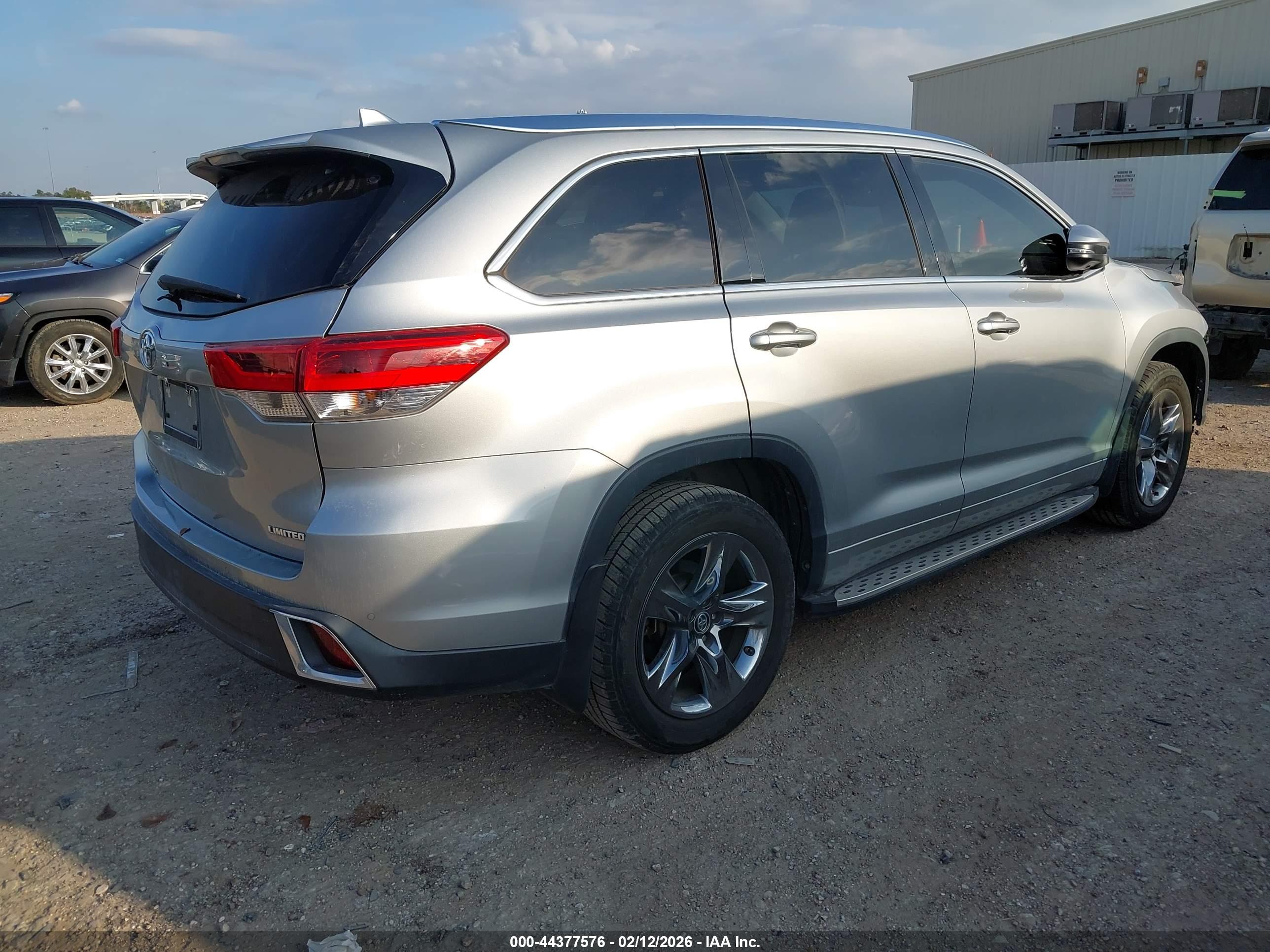 TOYOTA HIGHLANDER image 4