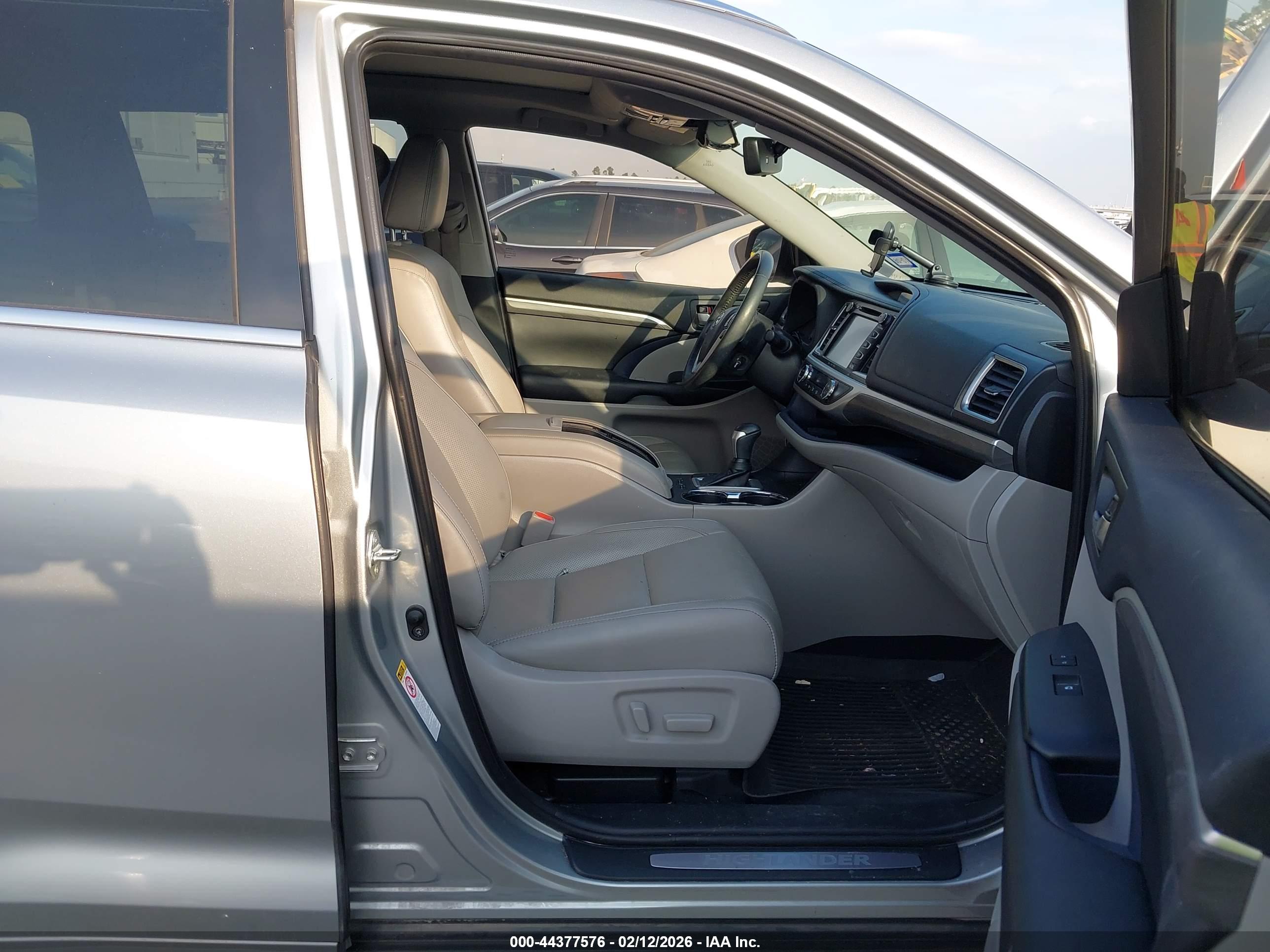 TOYOTA HIGHLANDER image 5