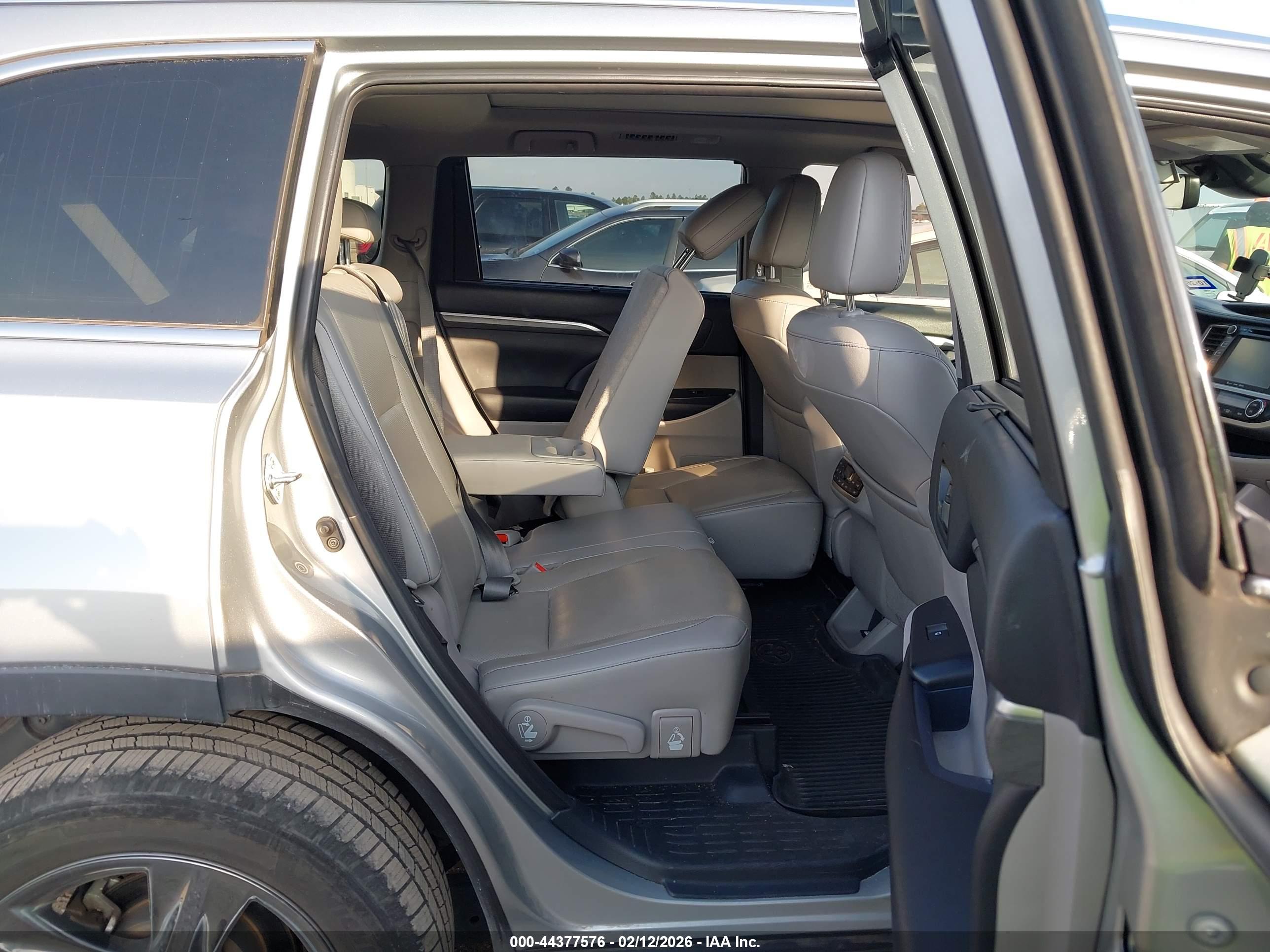 TOYOTA HIGHLANDER image 8