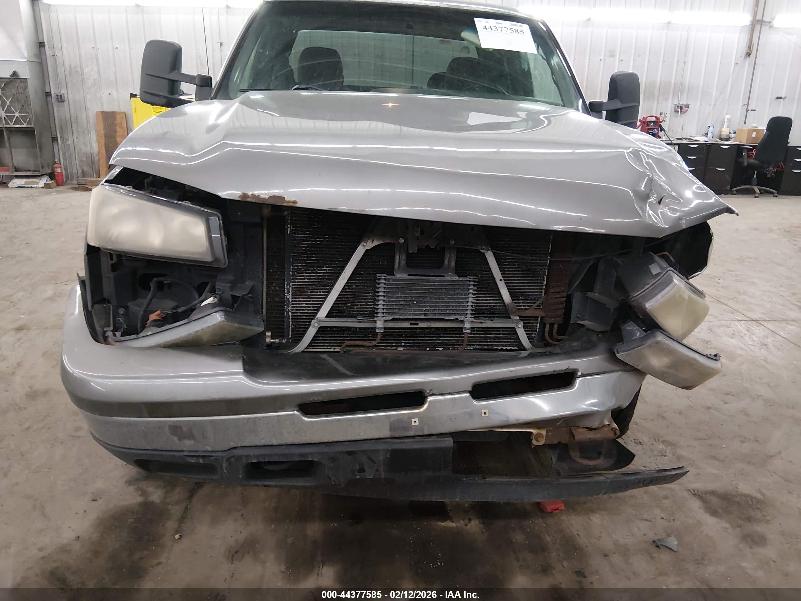 CHEVROLET SILVERADO image 6
