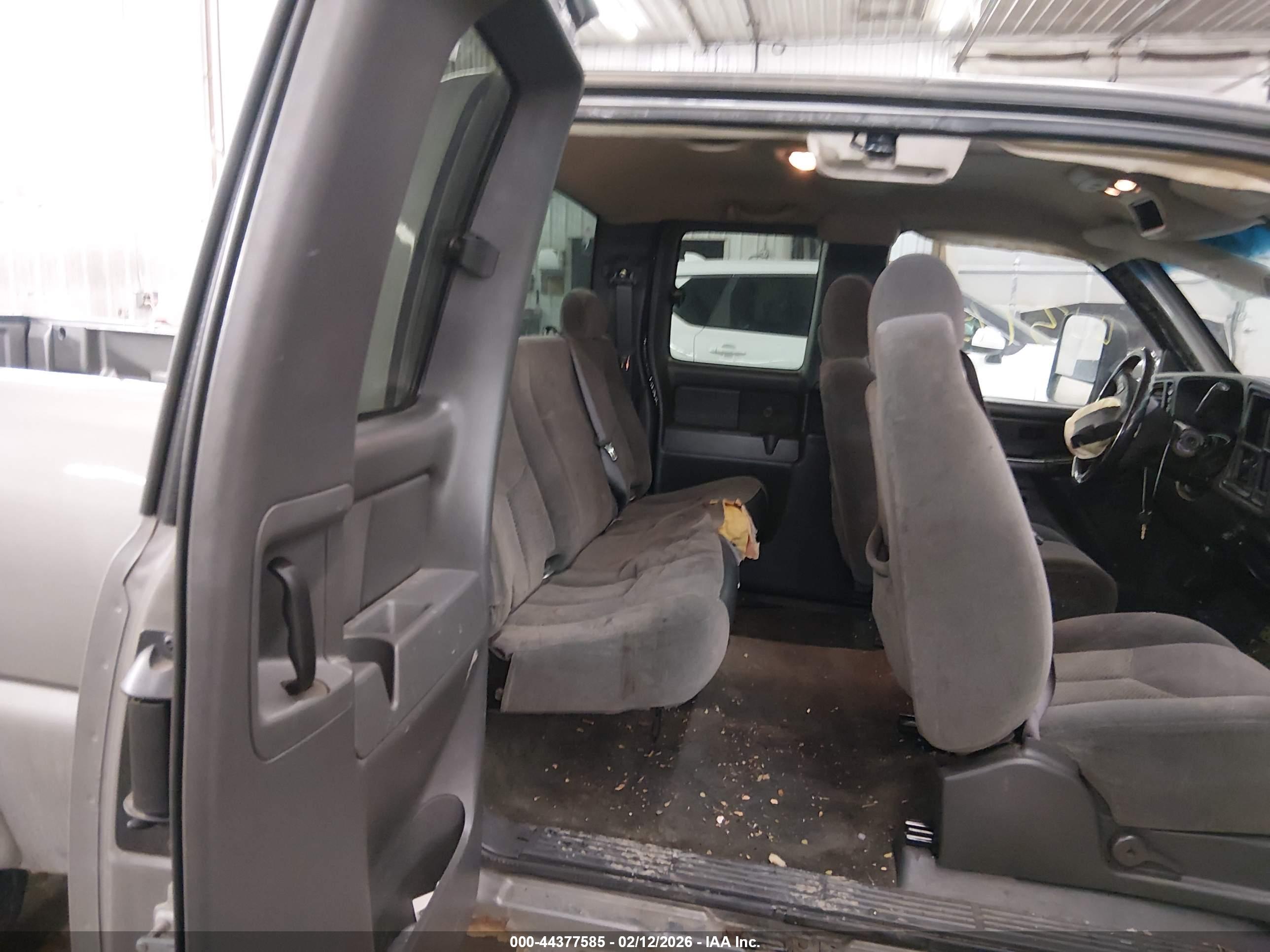 CHEVROLET SILVERADO image 8