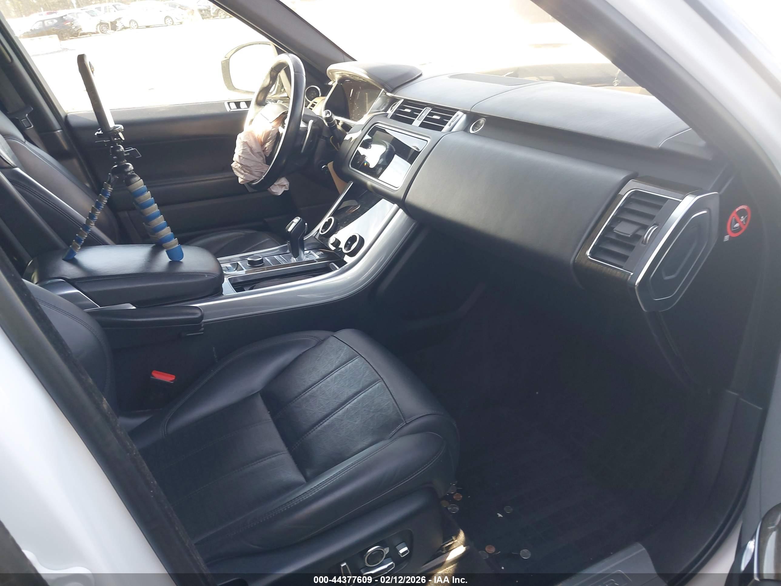 LAND ROVER image 5