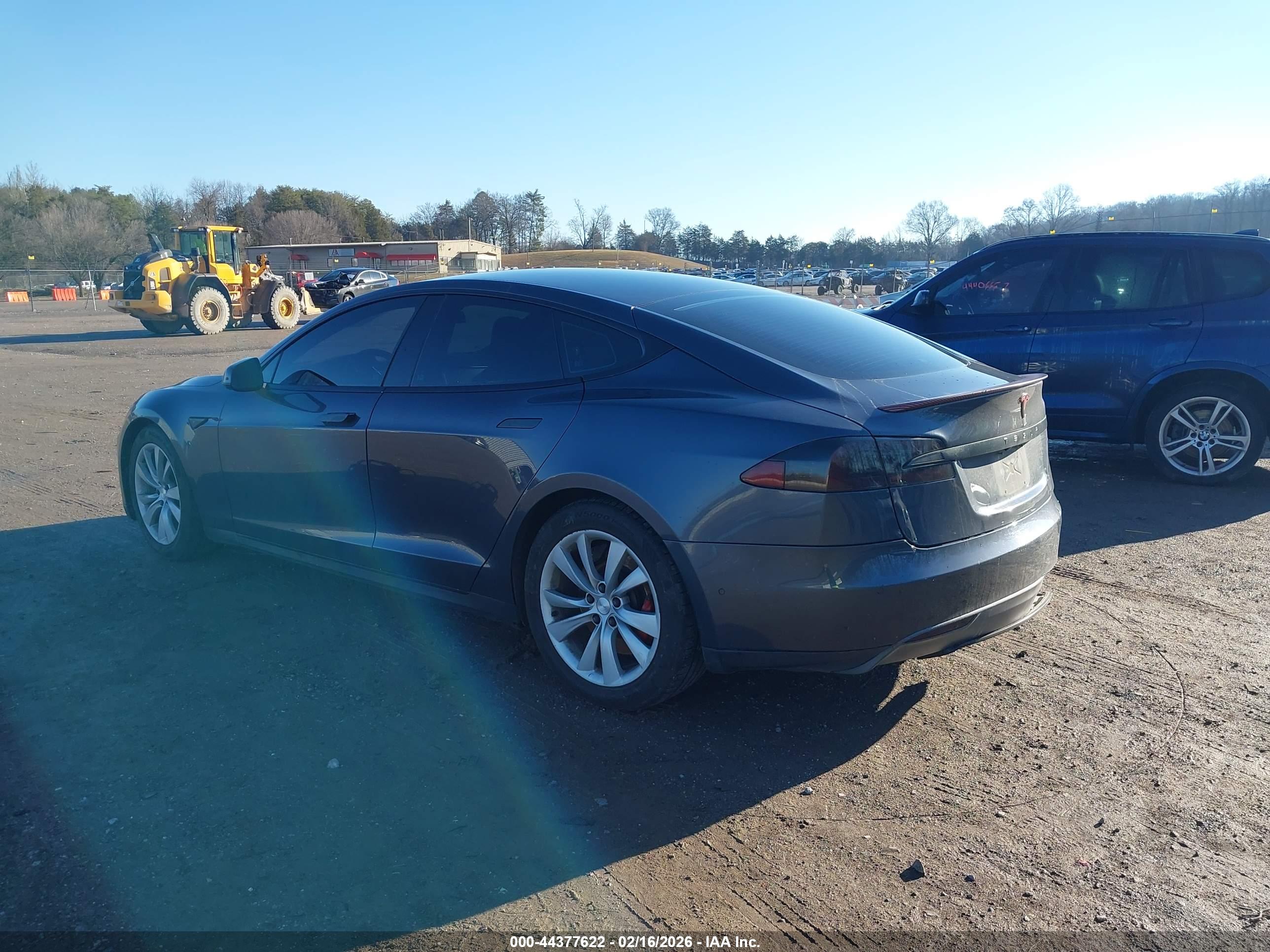 TESLA MODEL image 3