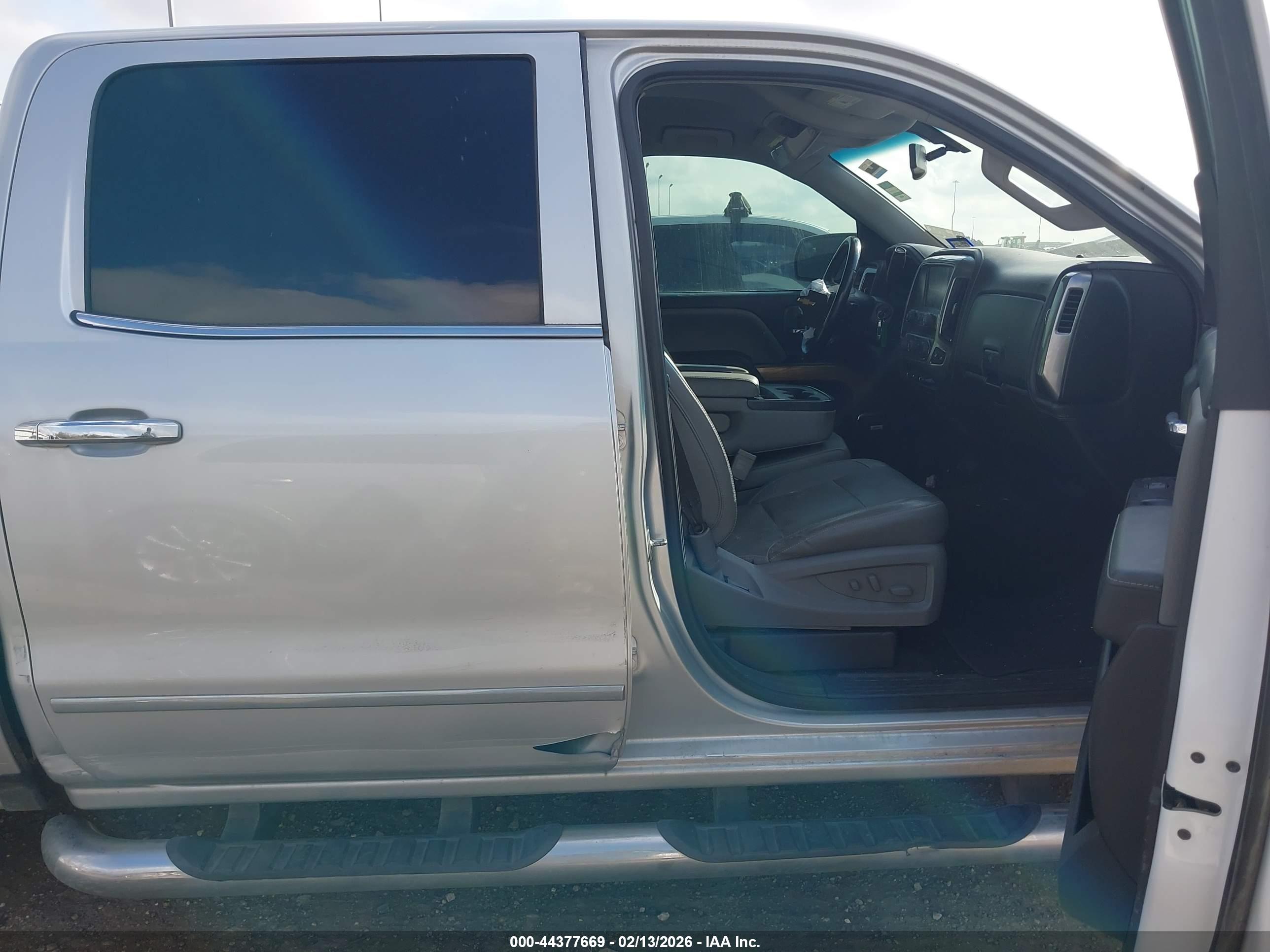 CHEVROLET SILVERADO image 5