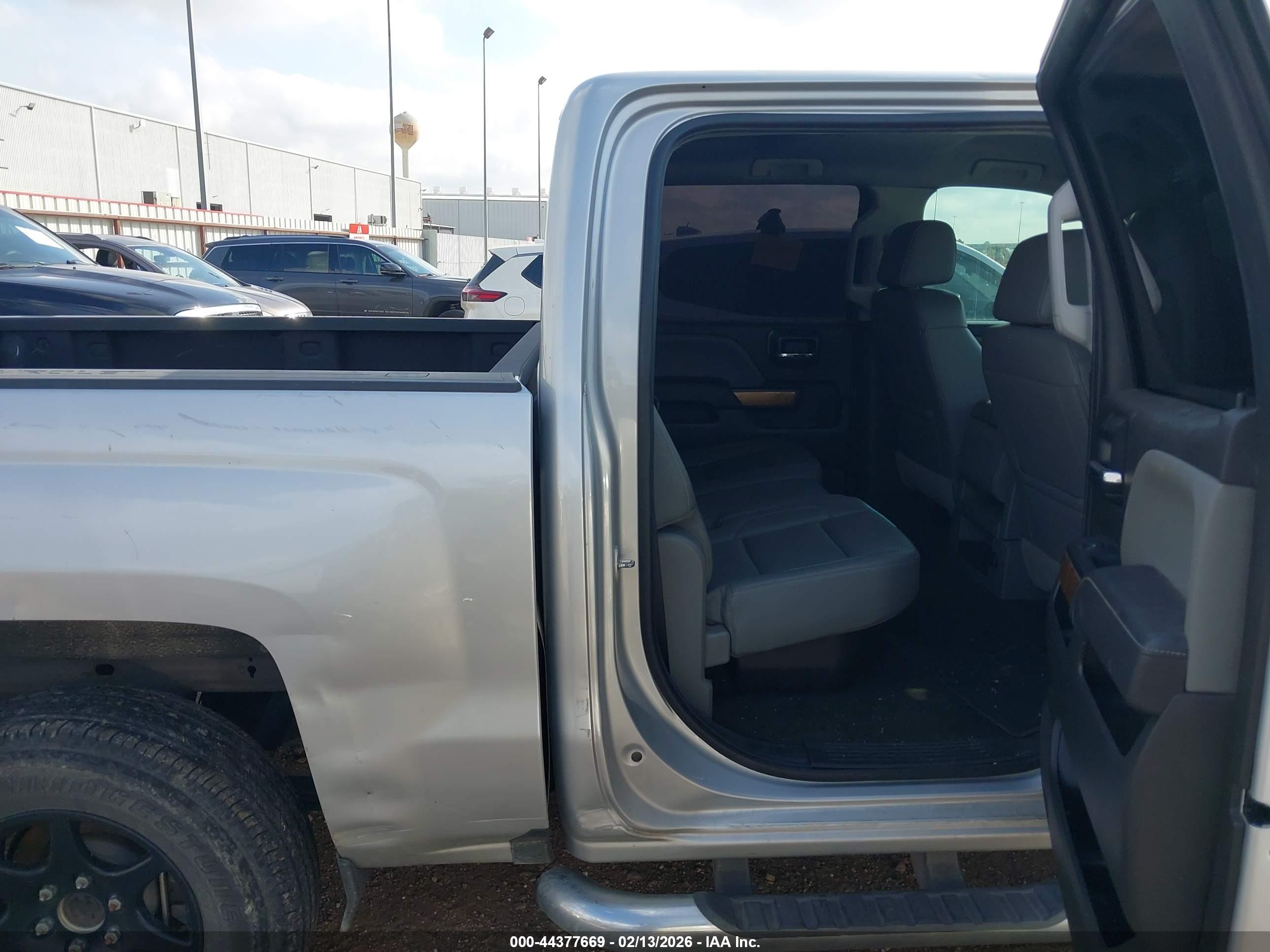 CHEVROLET SILVERADO image 8