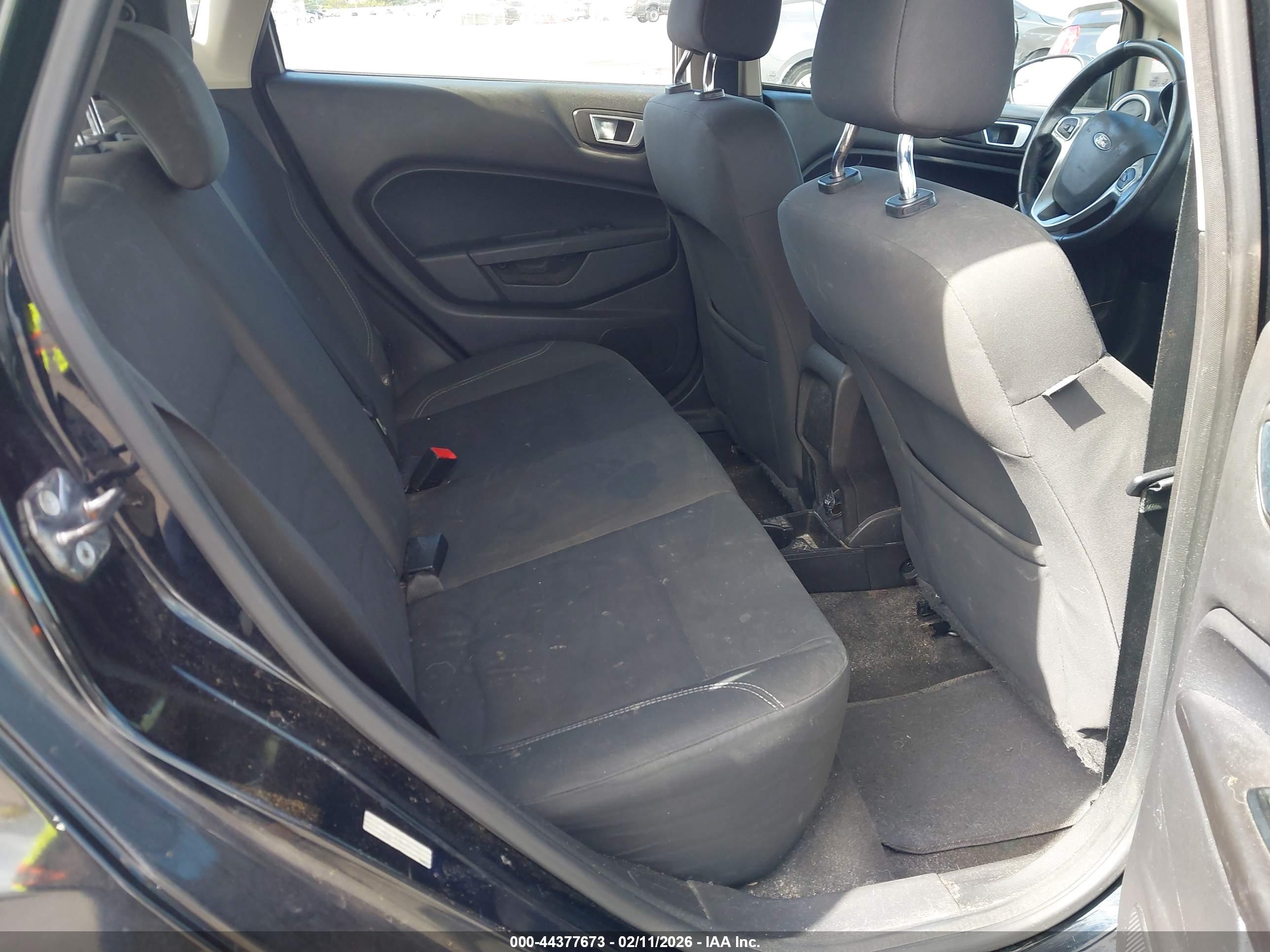 FORD FIESTA image 8