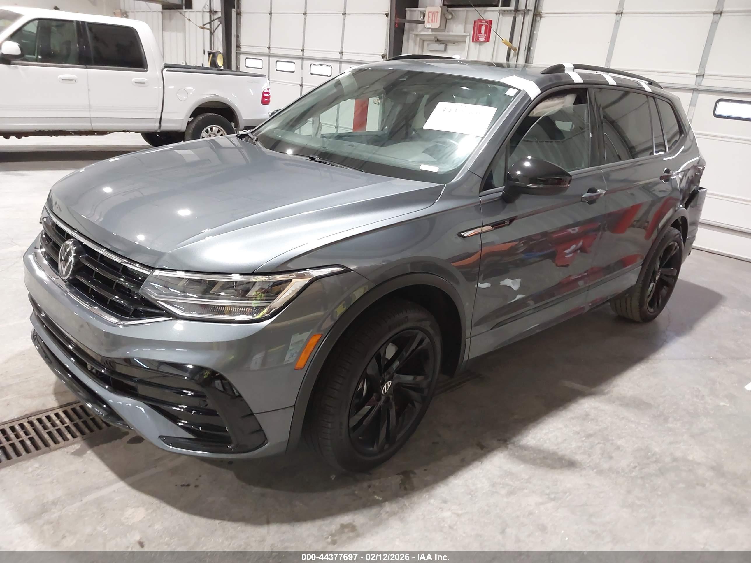 VOLKSWAGEN TIGUAN image 2