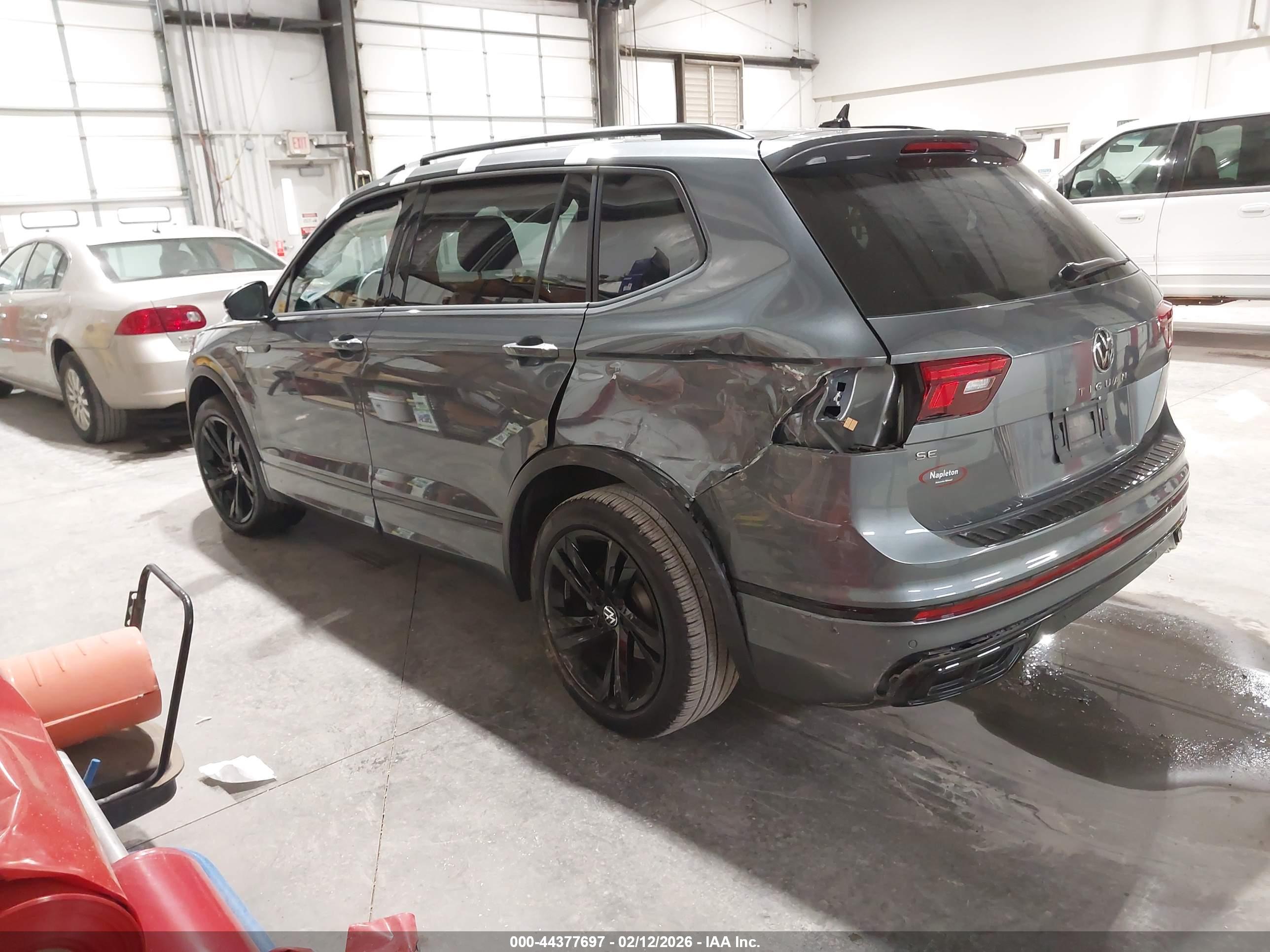 VOLKSWAGEN TIGUAN image 3