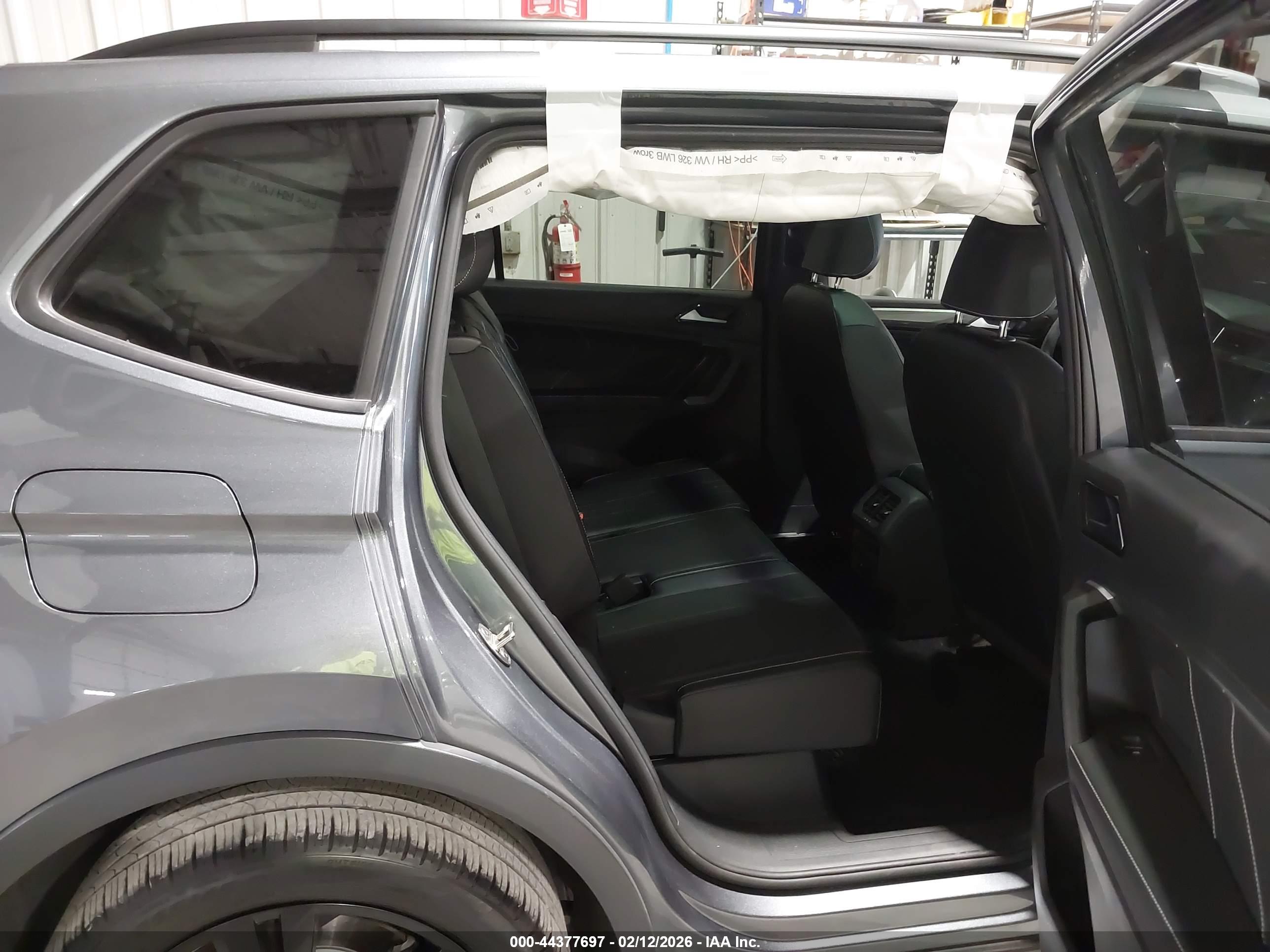 VOLKSWAGEN TIGUAN image 8