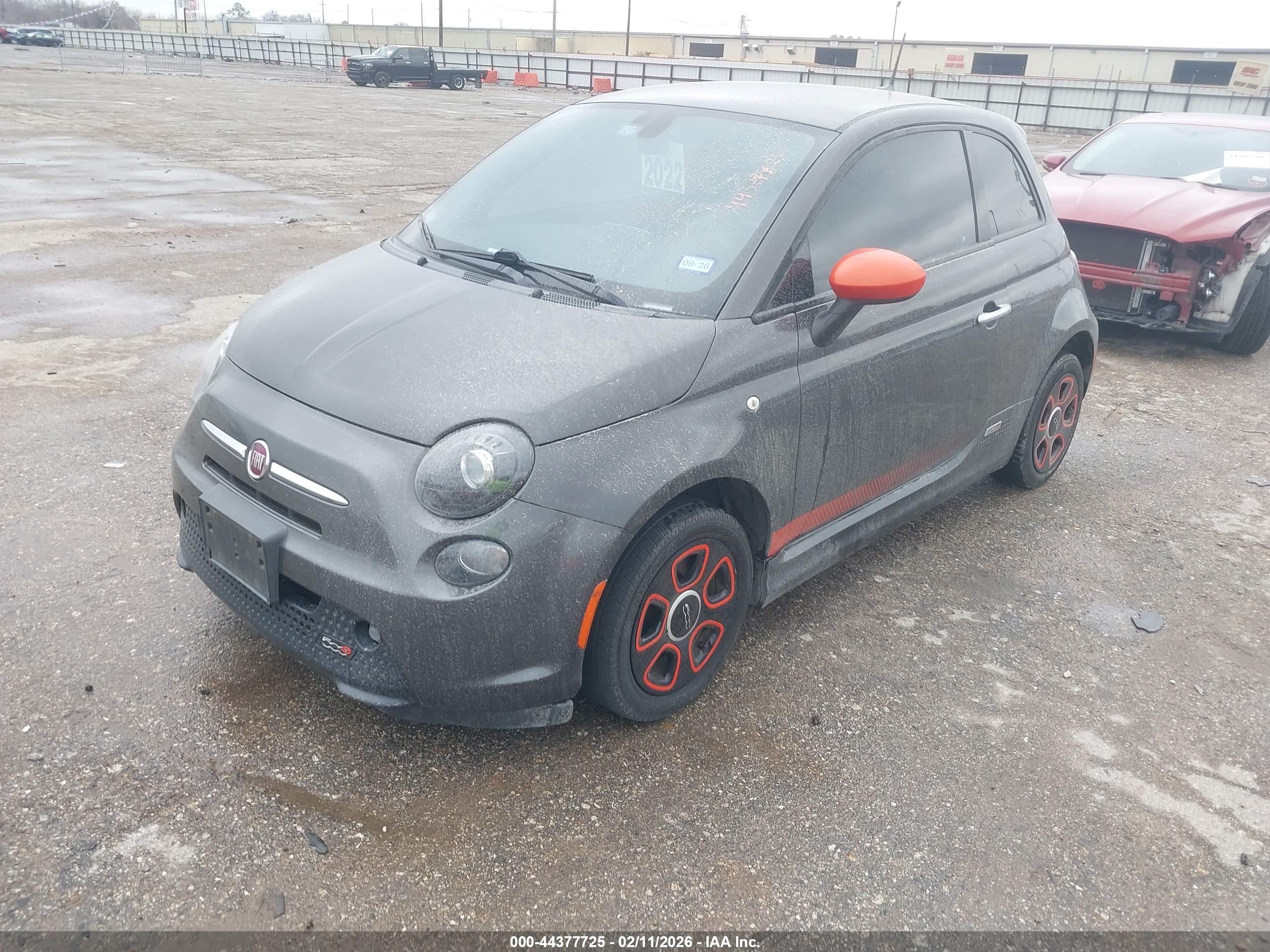 FIAT 500E image 2