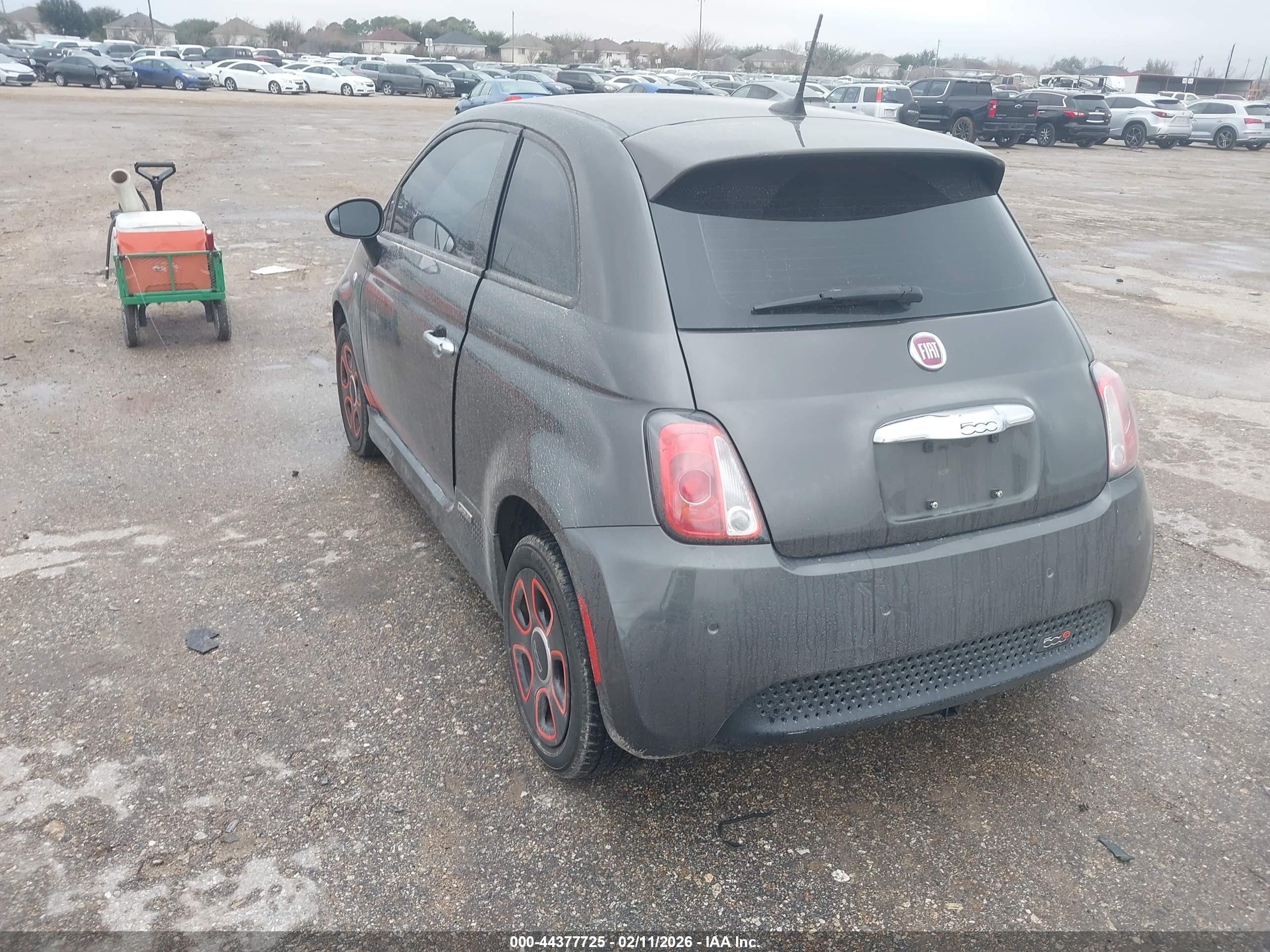 FIAT 500E image 3
