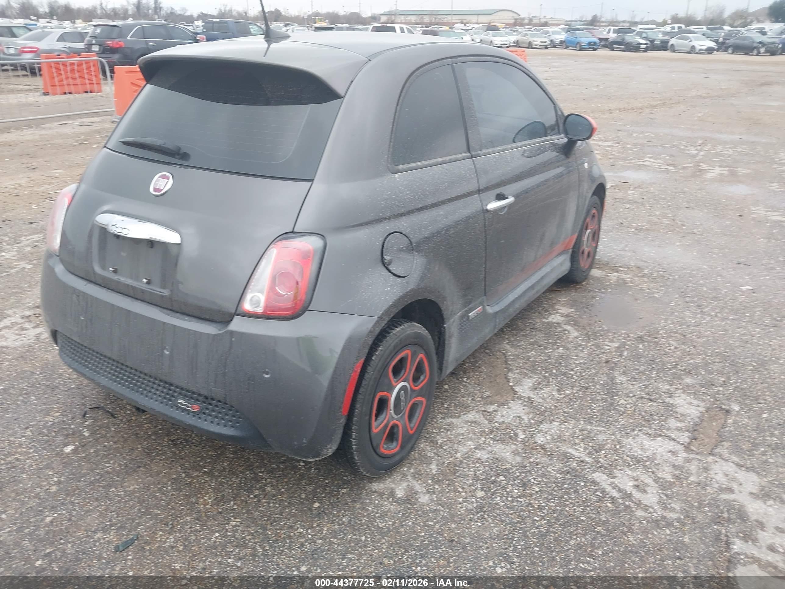 FIAT 500E image 4