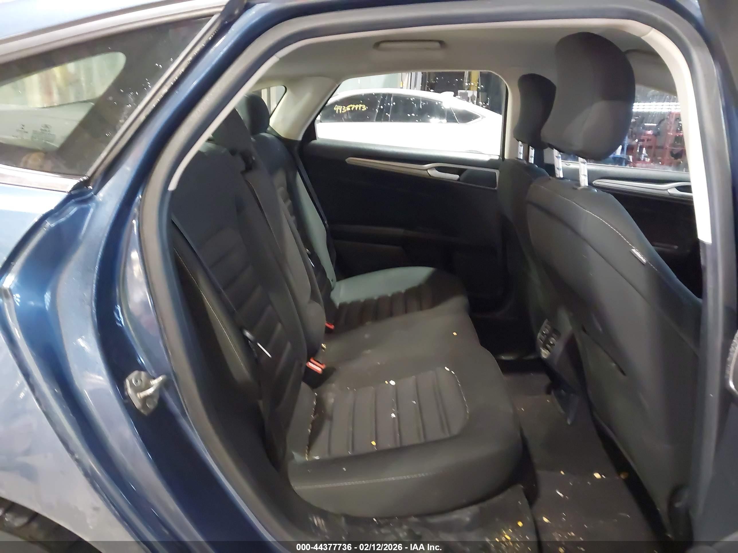 FORD FUSION image 8