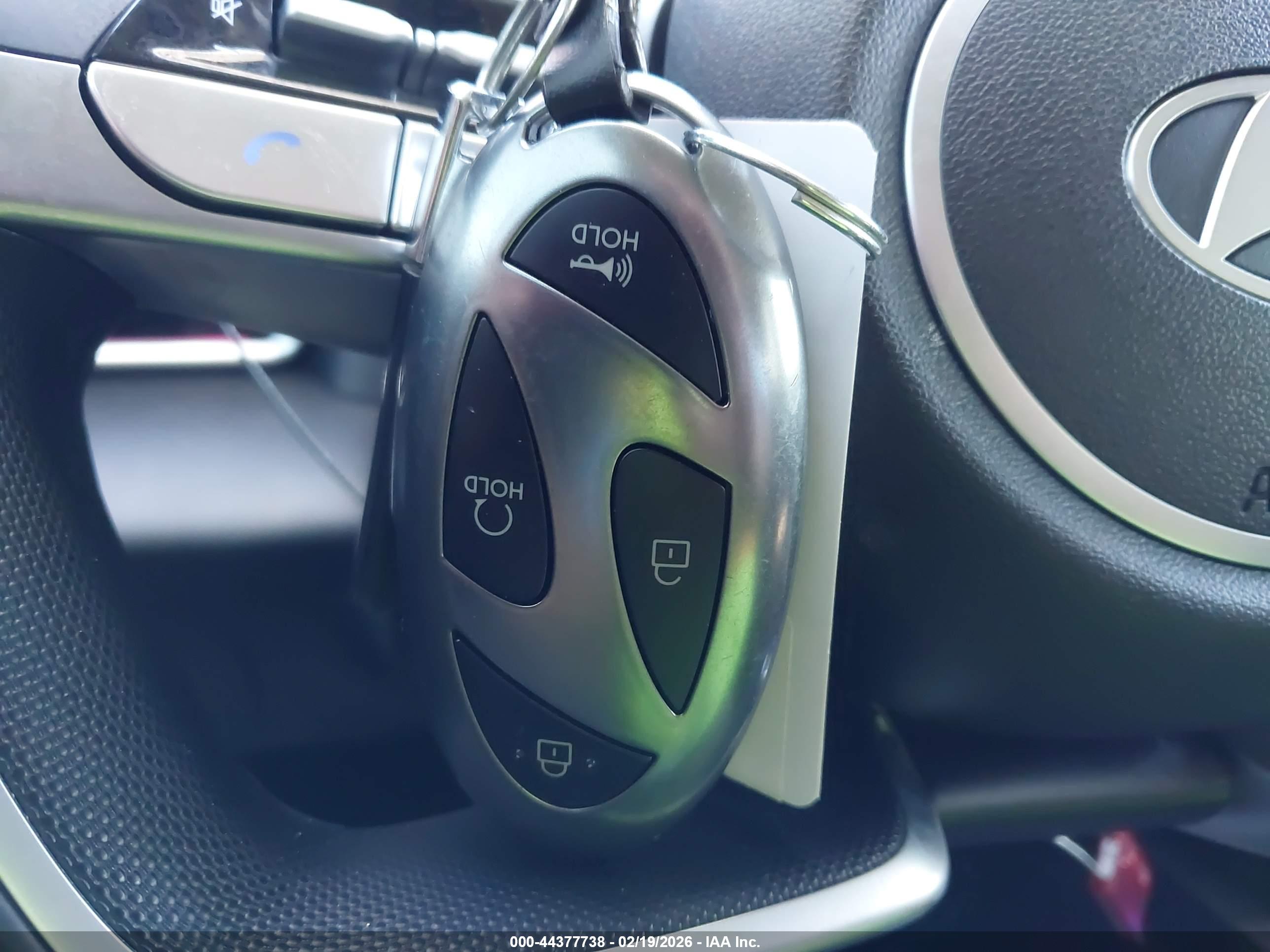 HYUNDAI ELANTRA image 11