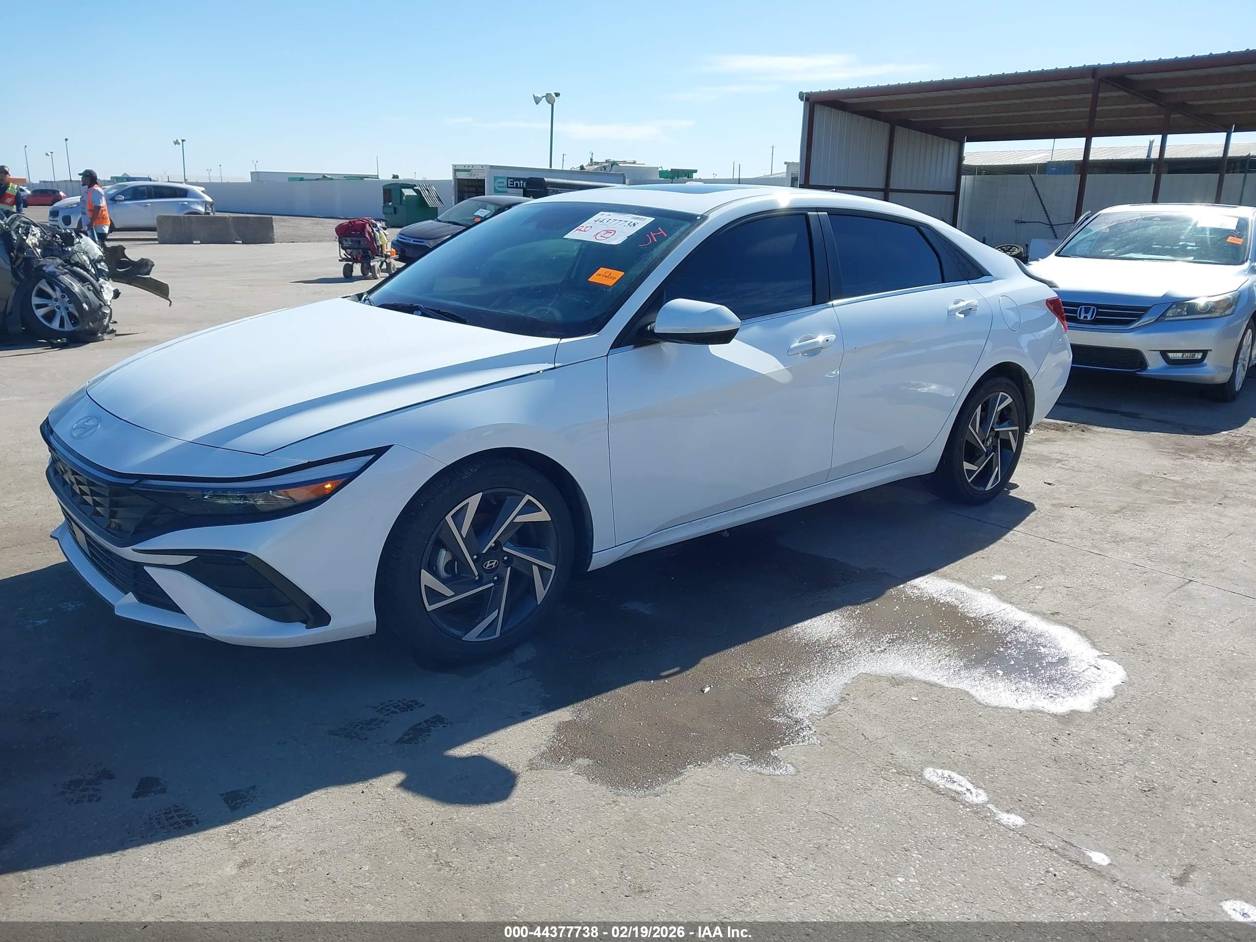 HYUNDAI ELANTRA image 2