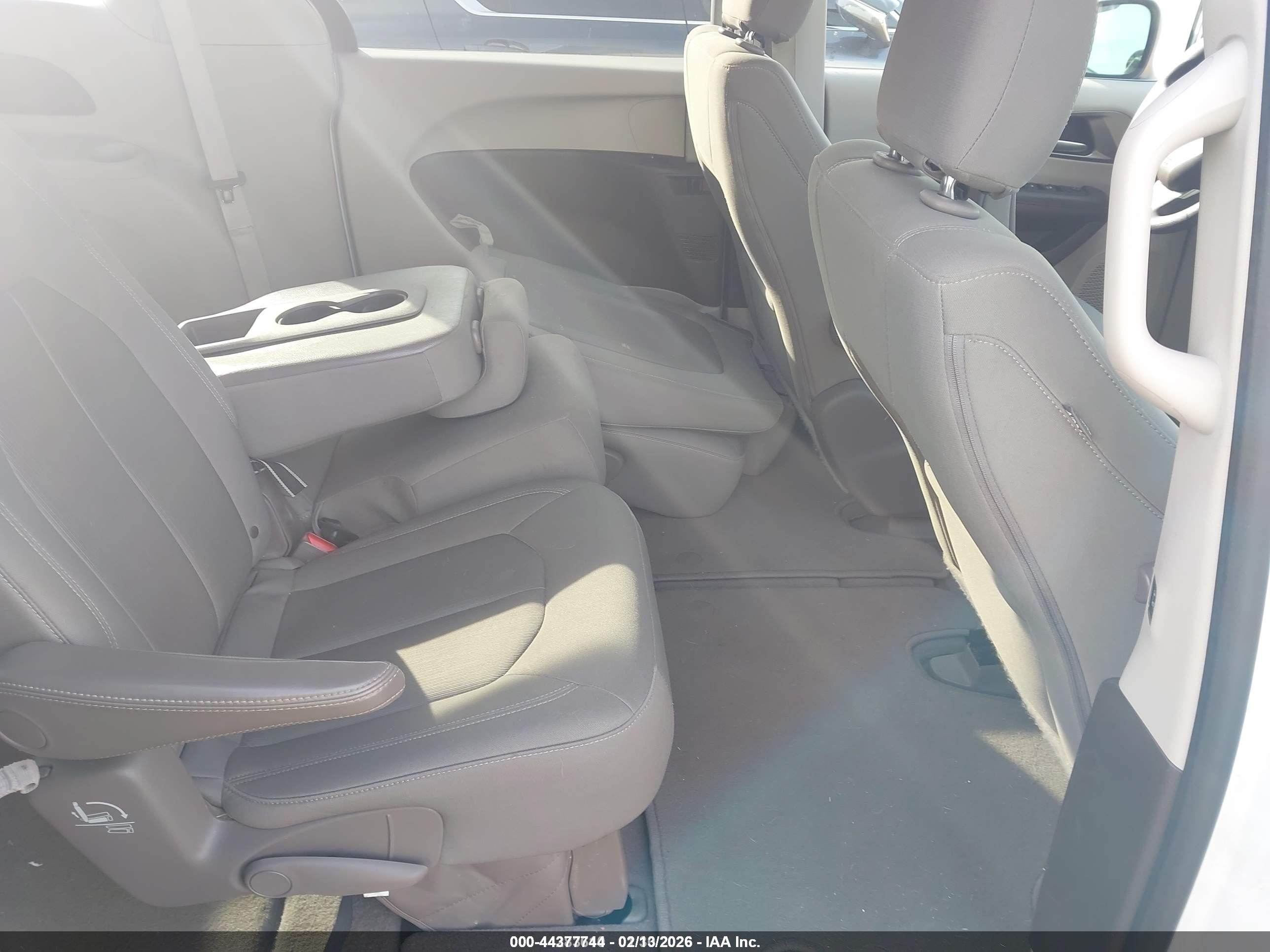 CHRYSLER PACIFICA image 8