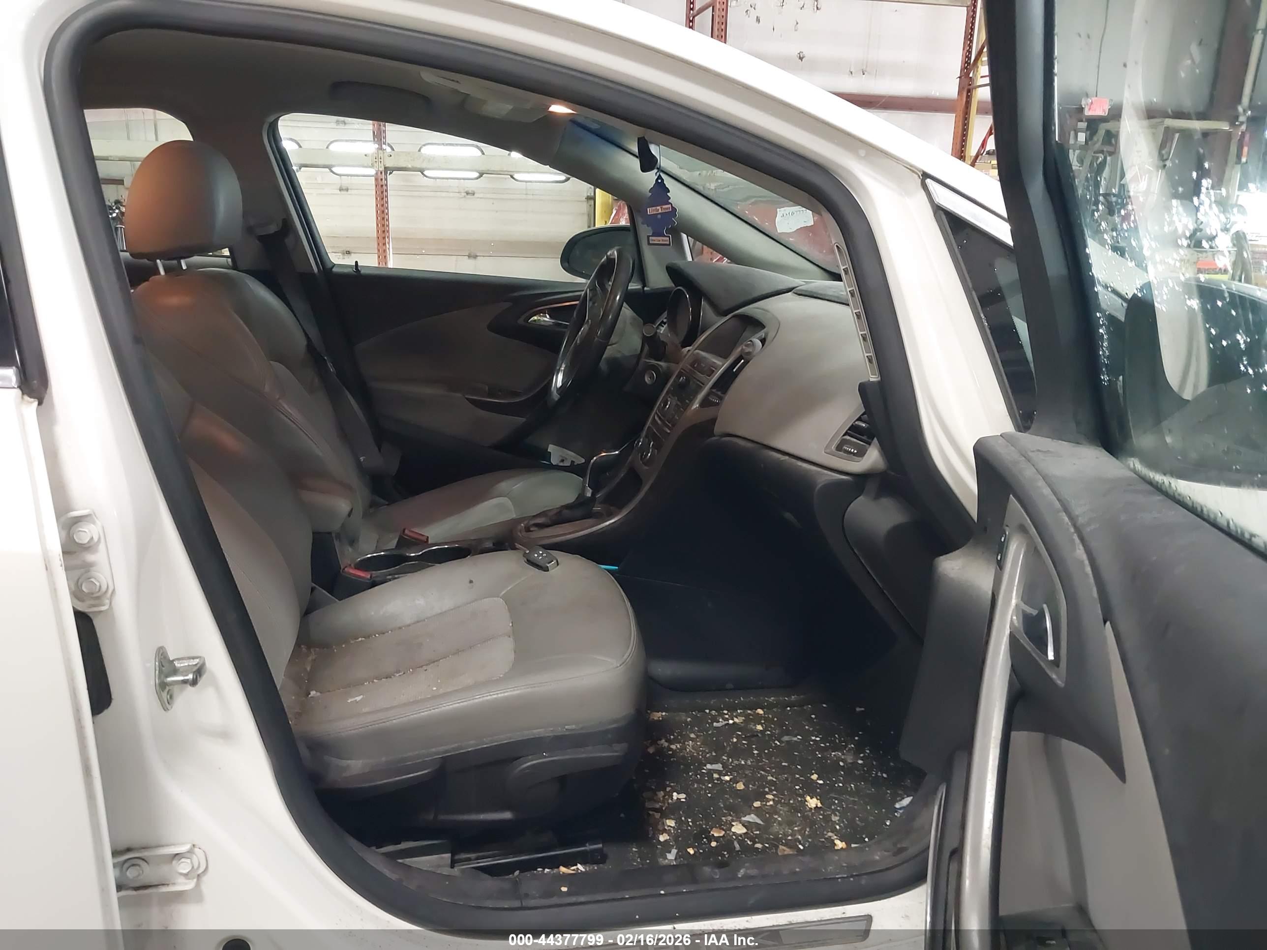 BUICK VERANO image 5