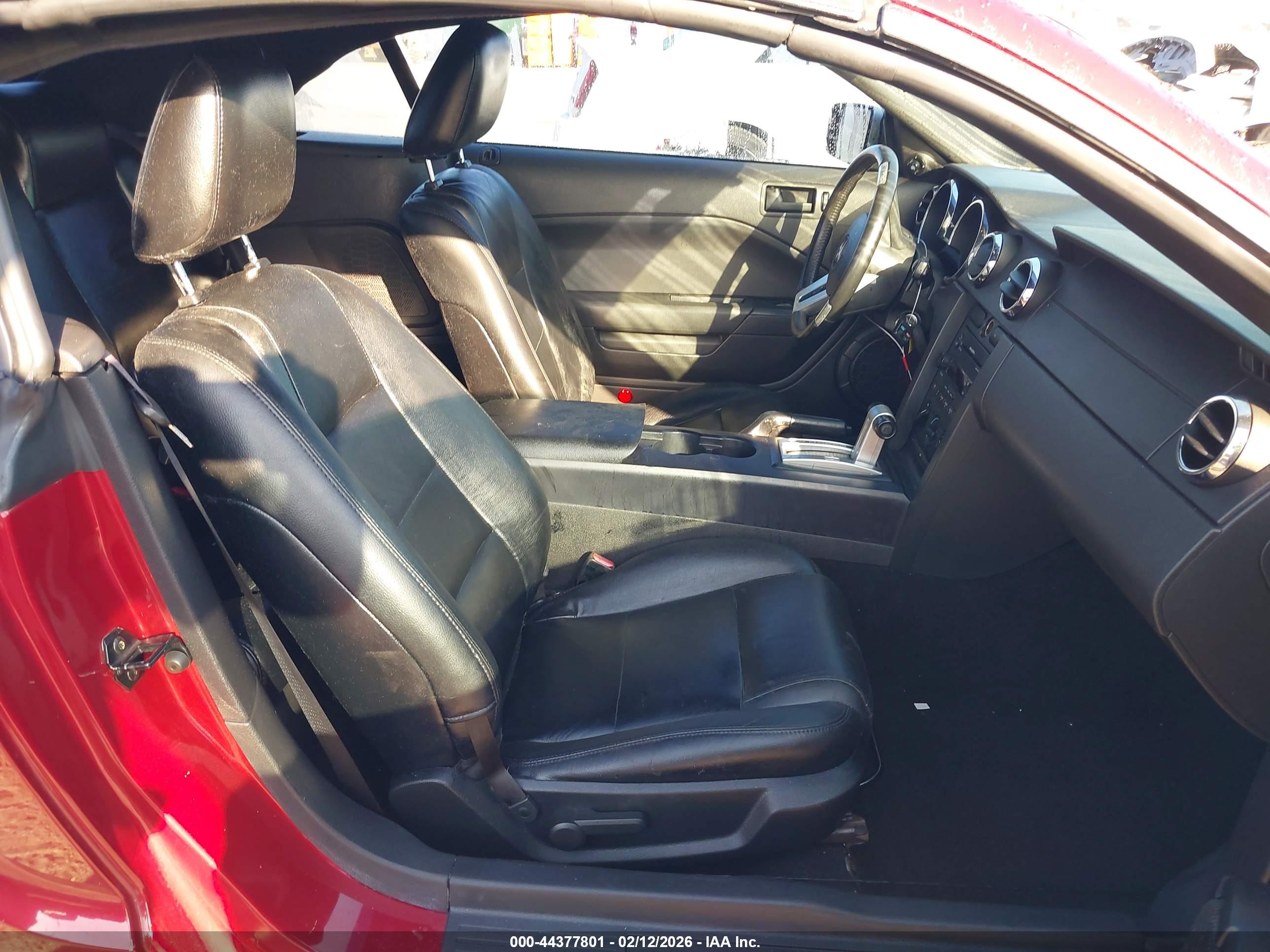FORD MUSTANG image 5